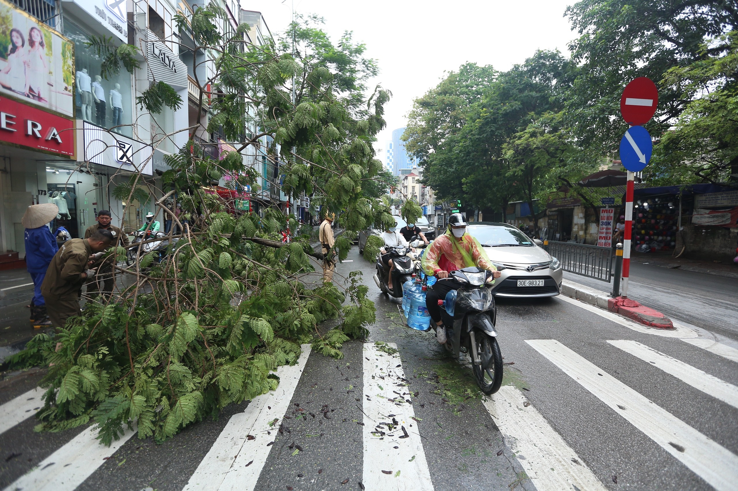 un tac giao thong trong mua anh 1