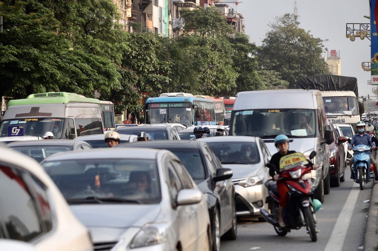 un un xe co truoc ngay nghi le anh 2