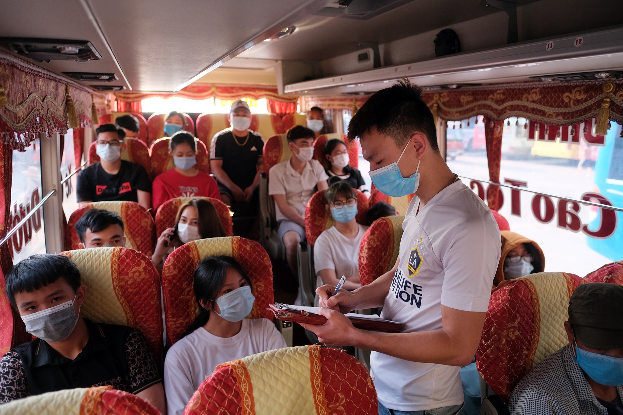 un un xe co truoc ngay nghi le anh 6