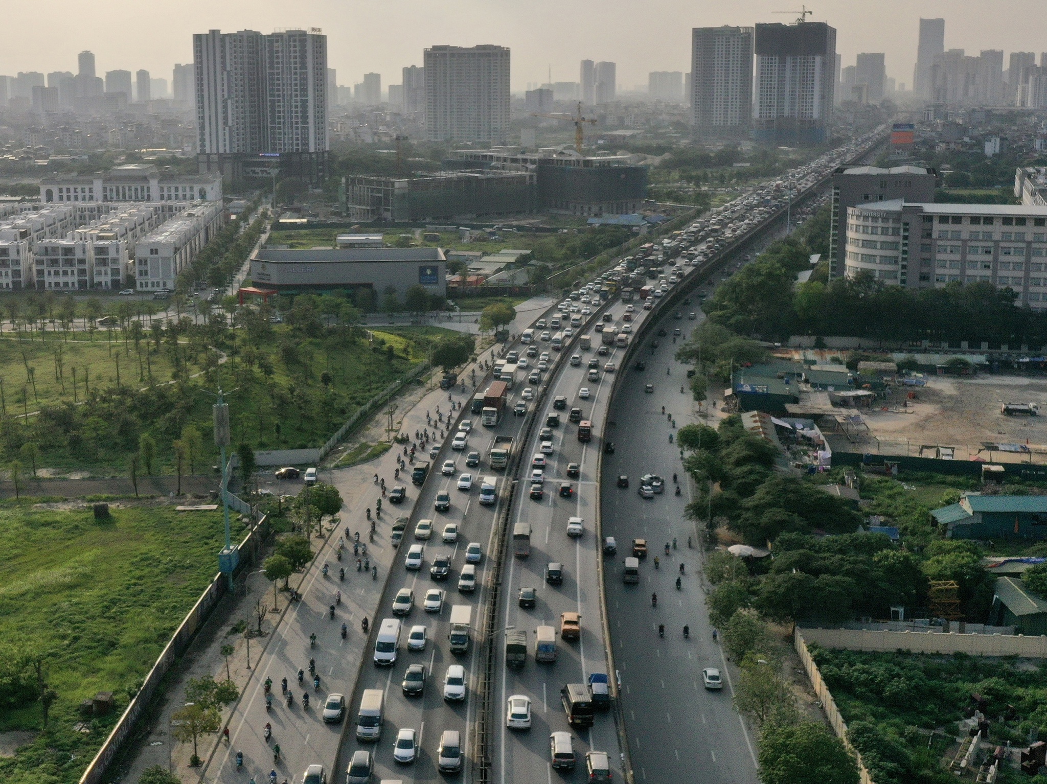 un un xe co truoc ngay nghi le anh 8