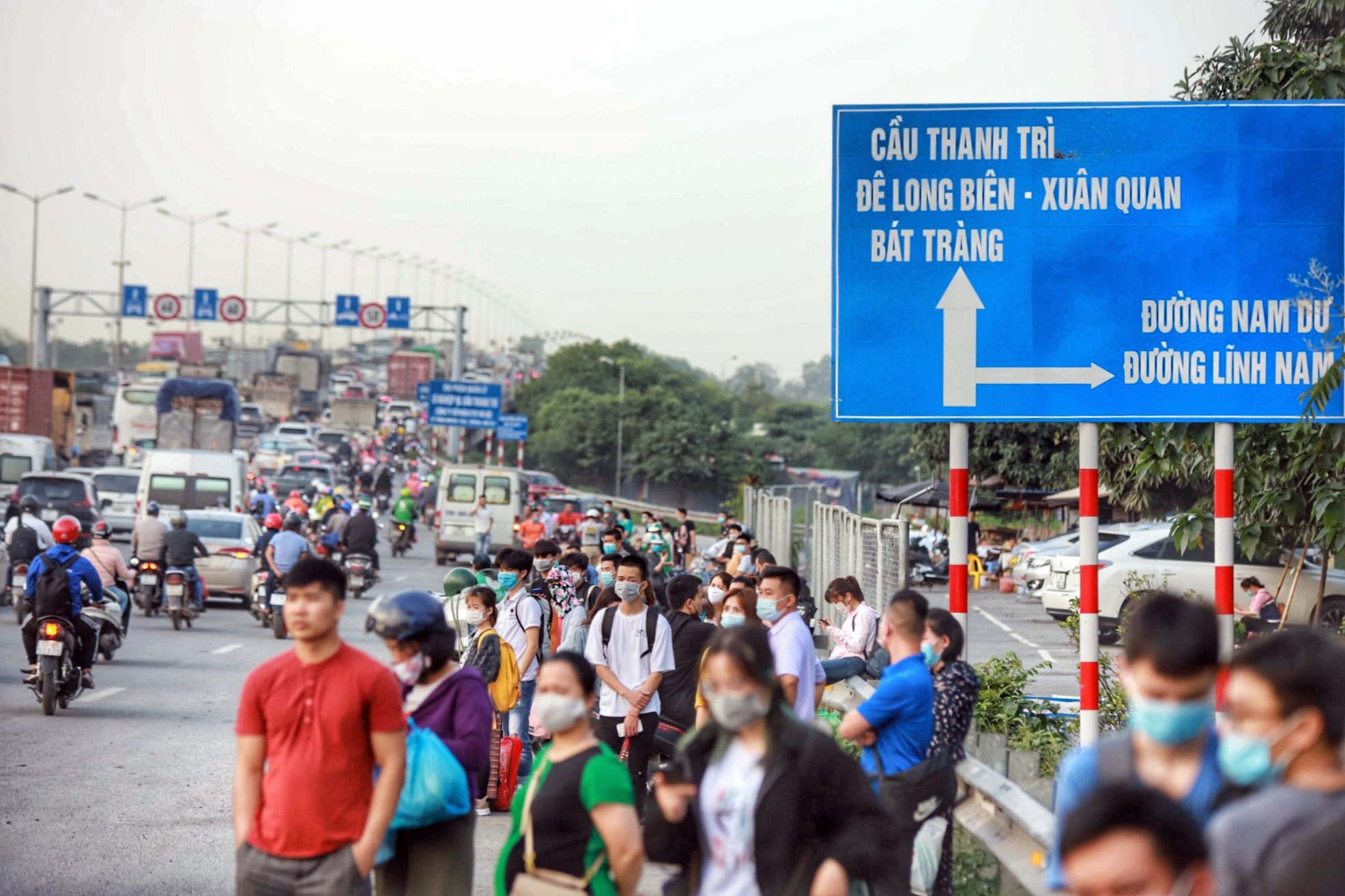 un un xe co truoc ngay nghi le anh 10