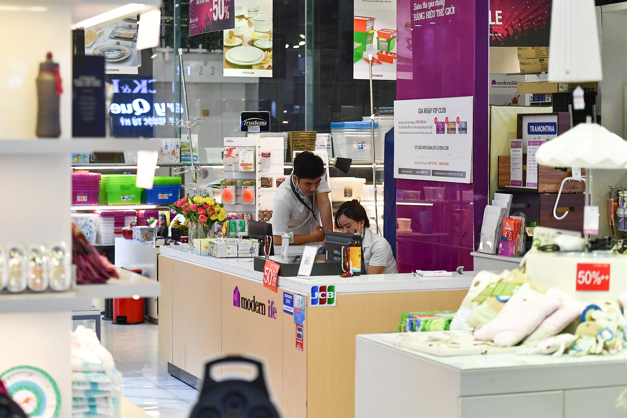 mua sam ngay nghi le 30/4 anh 13