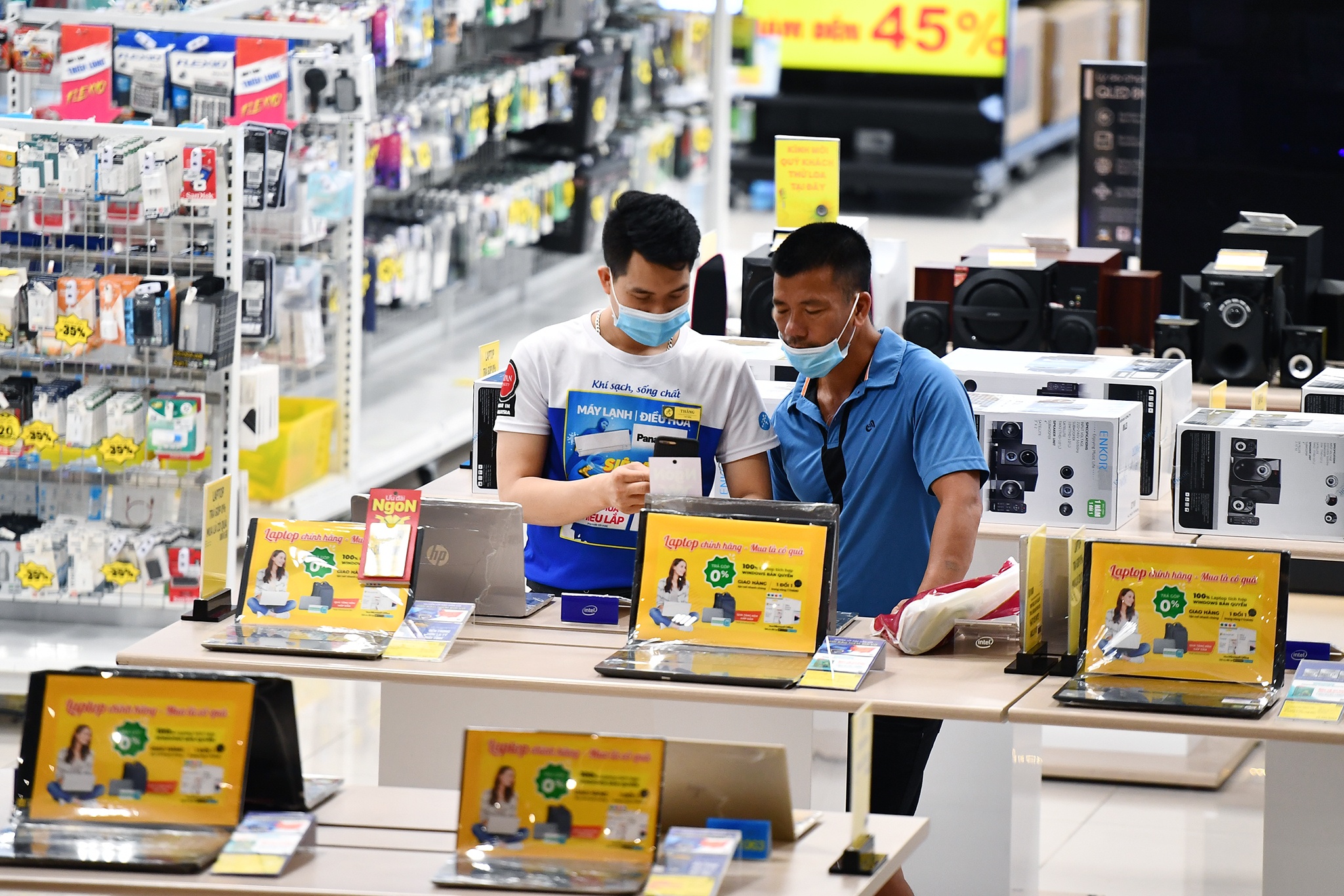 mua sam ngay nghi le 30/4 anh 7