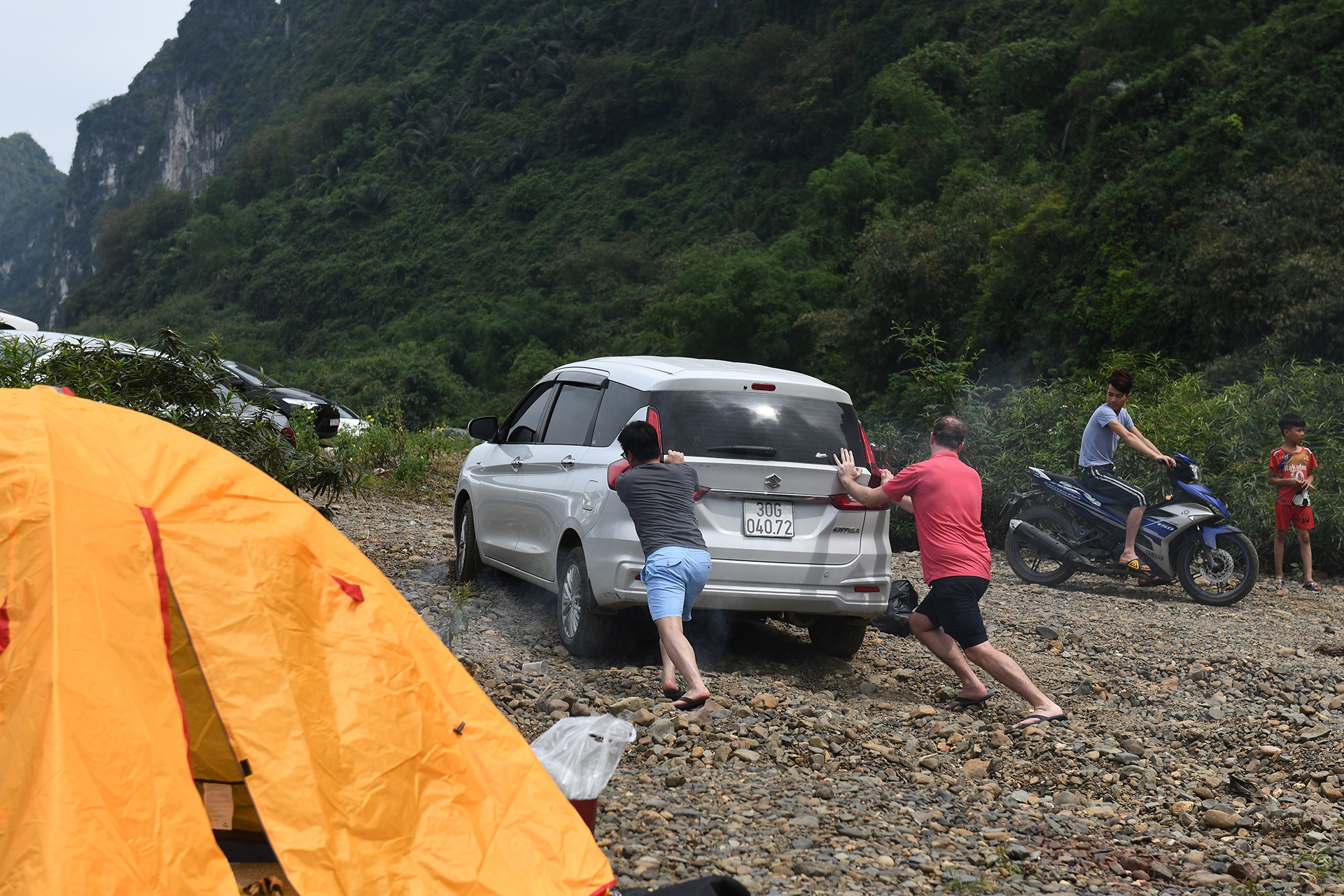 da ngoai nghi le ben bo suoi anh 1