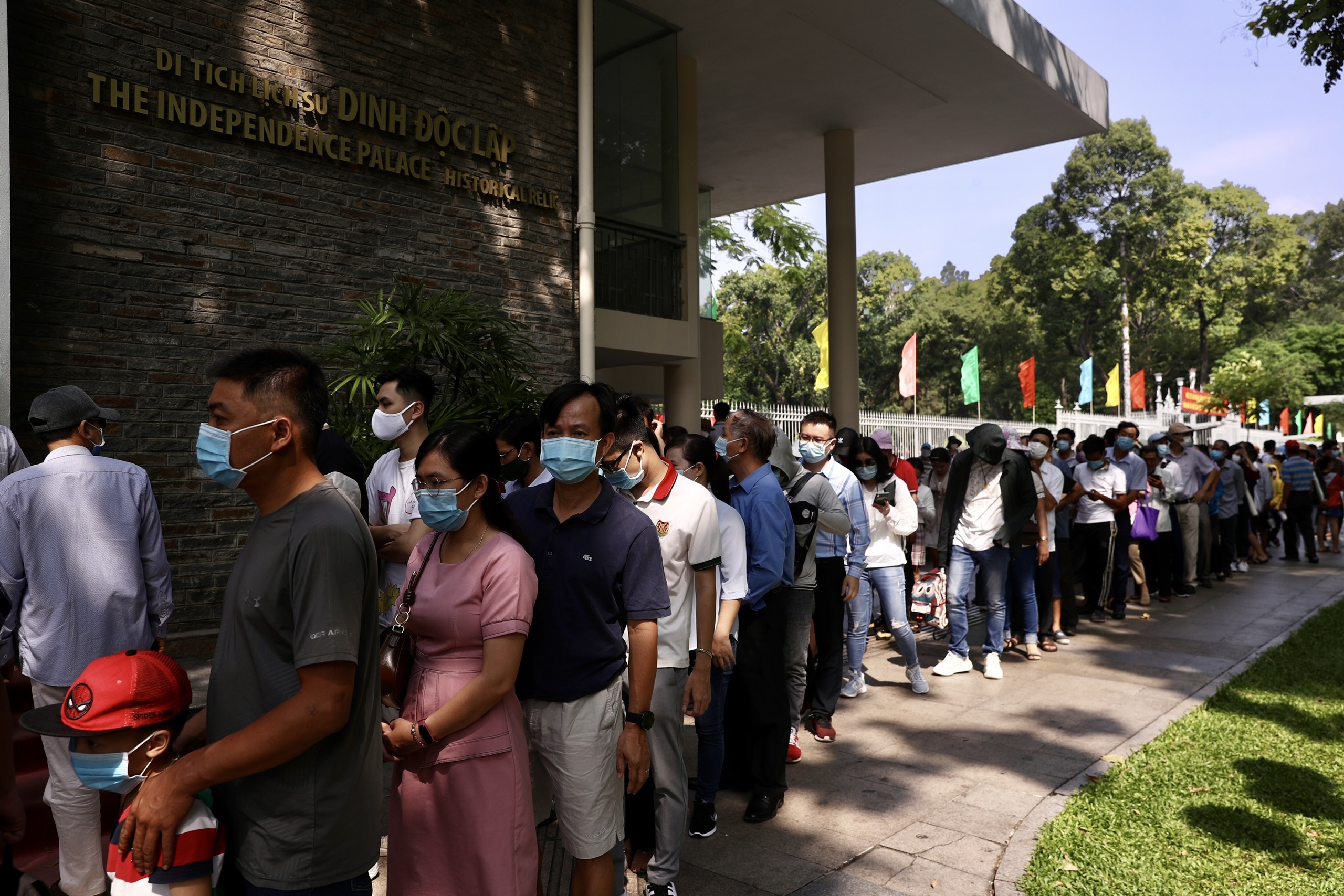 canh chen lan giua mua dich dip 30/4 anh 28