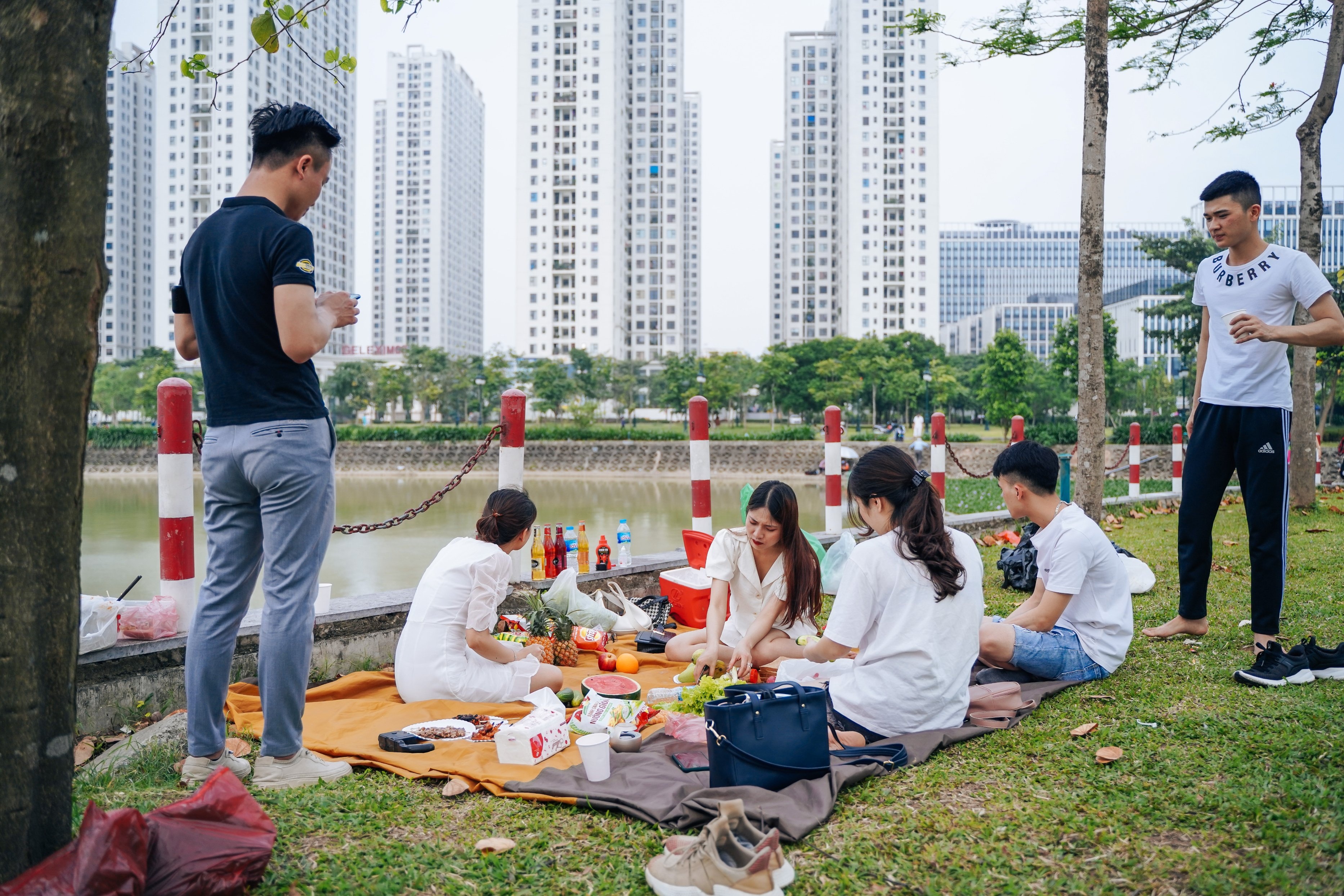 canh chen lan giua mua dich dip 30/4 anh 52