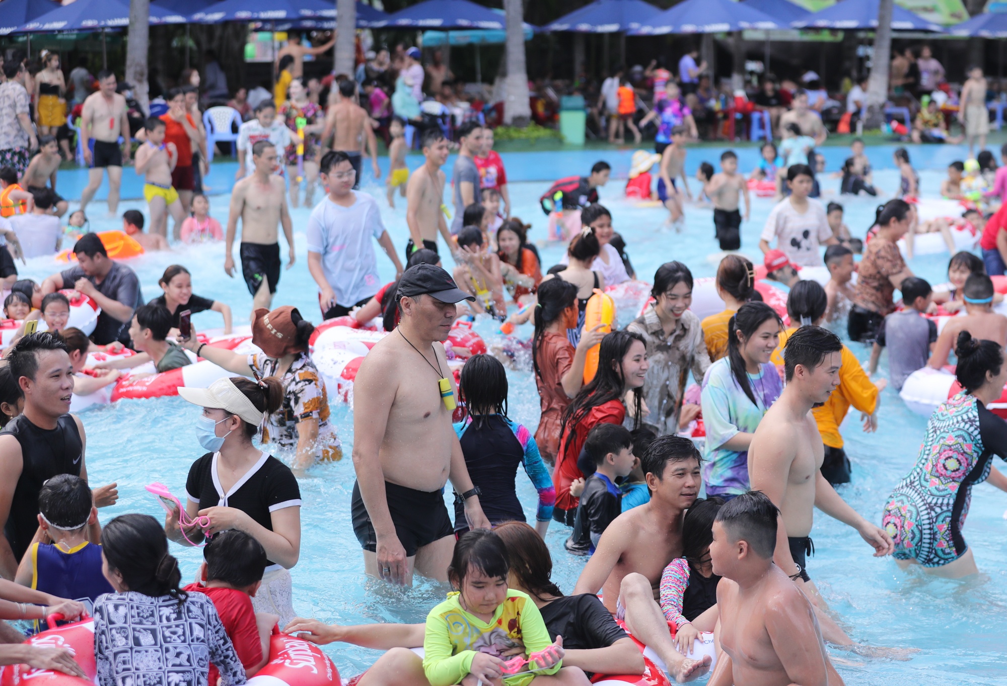 canh chen lan giua mua dich dip 30/4 anh 32