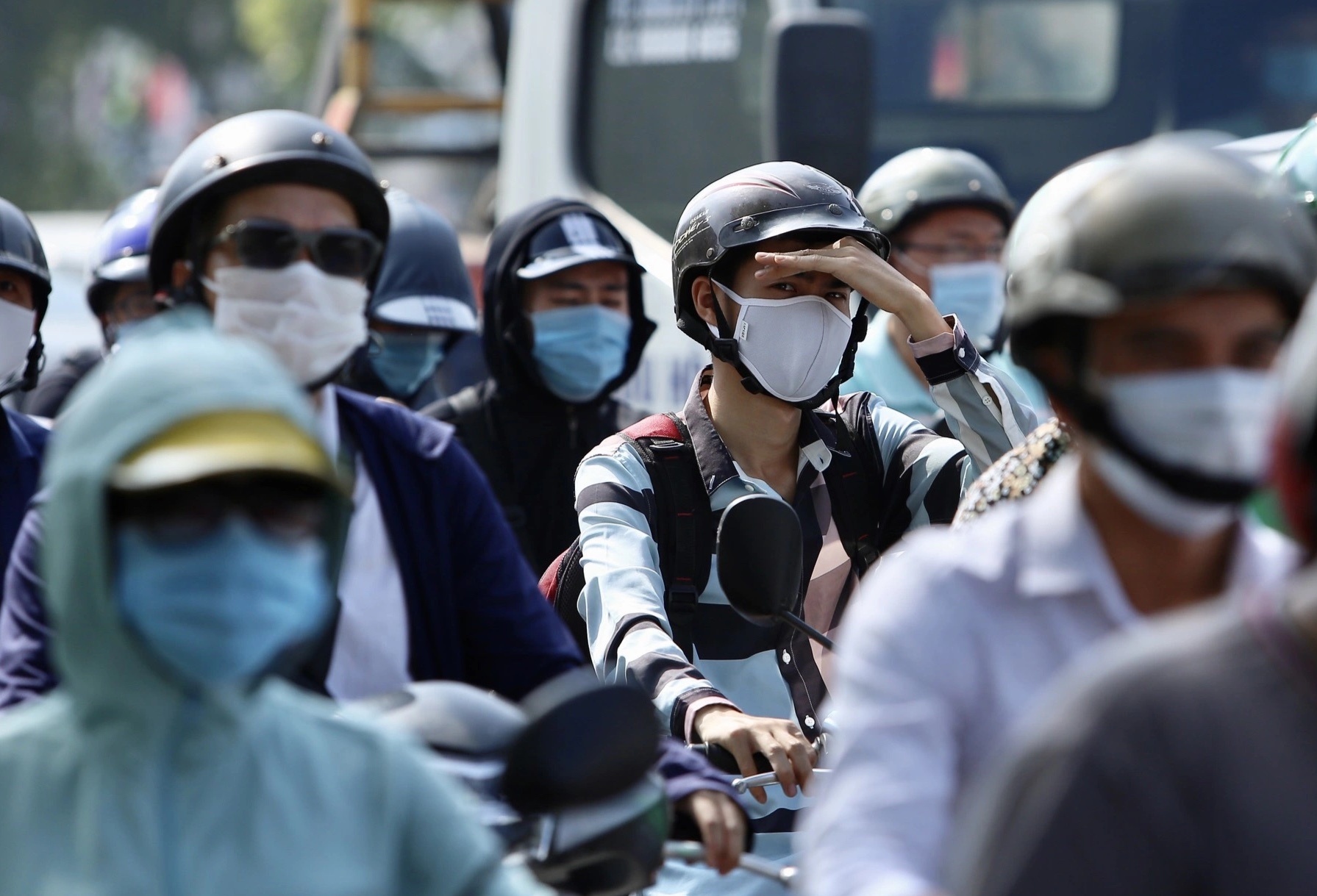 xe co un un ngay dau di lam sau nghi le anh 8