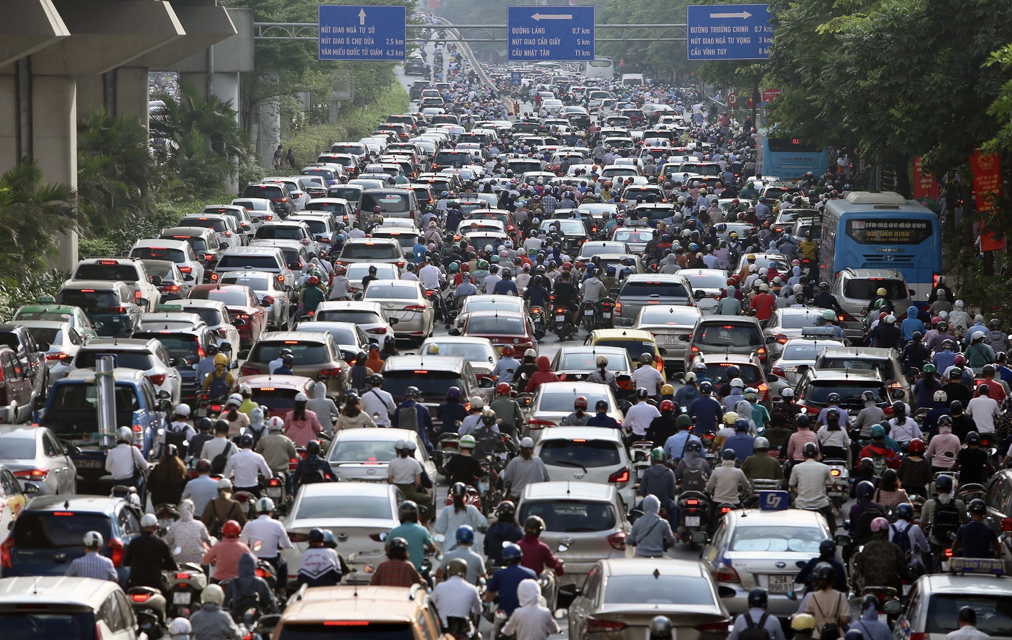 xe co un un ngay dau di lam sau nghi le anh 4