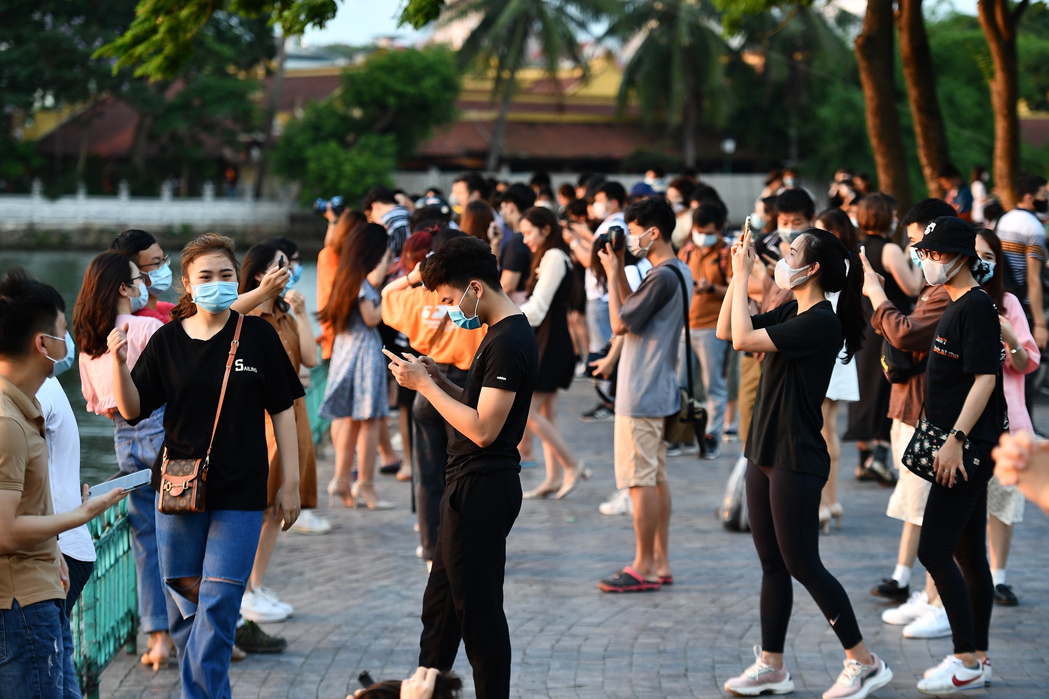 san anh hoang hon ben ho Tay anh 1