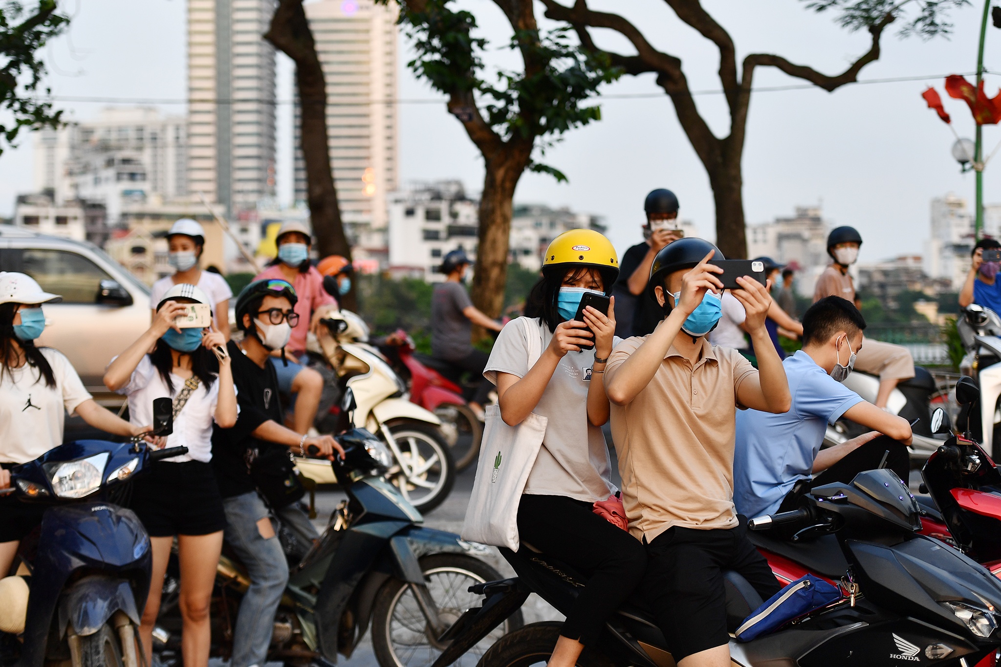 san anh hoang hon ben ho Tay anh 12