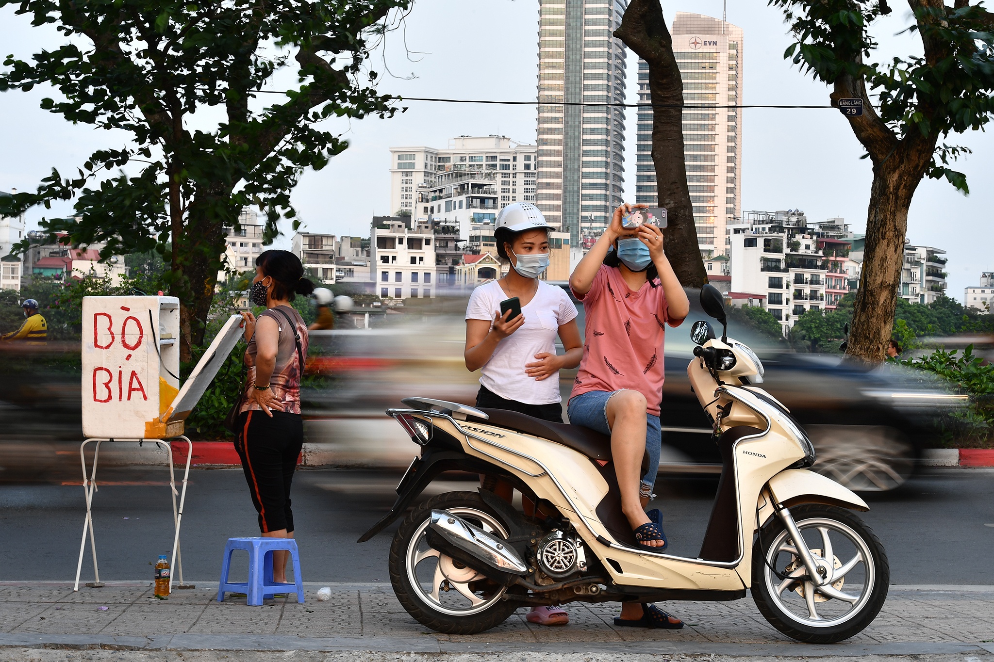 san anh hoang hon ben ho Tay anh 13