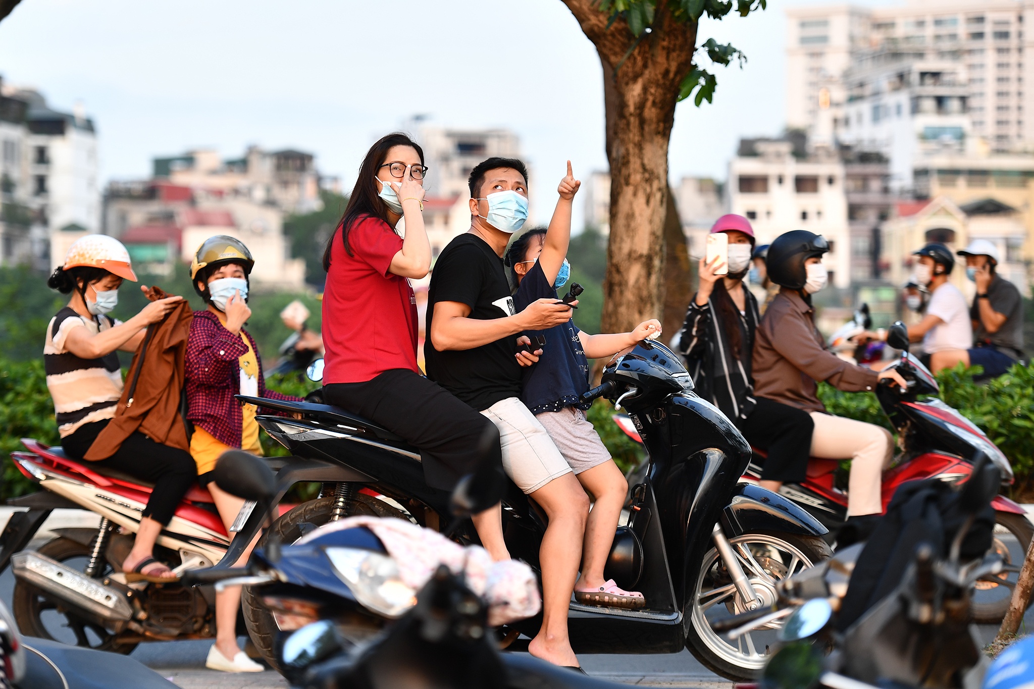 san anh hoang hon ben ho Tay anh 14