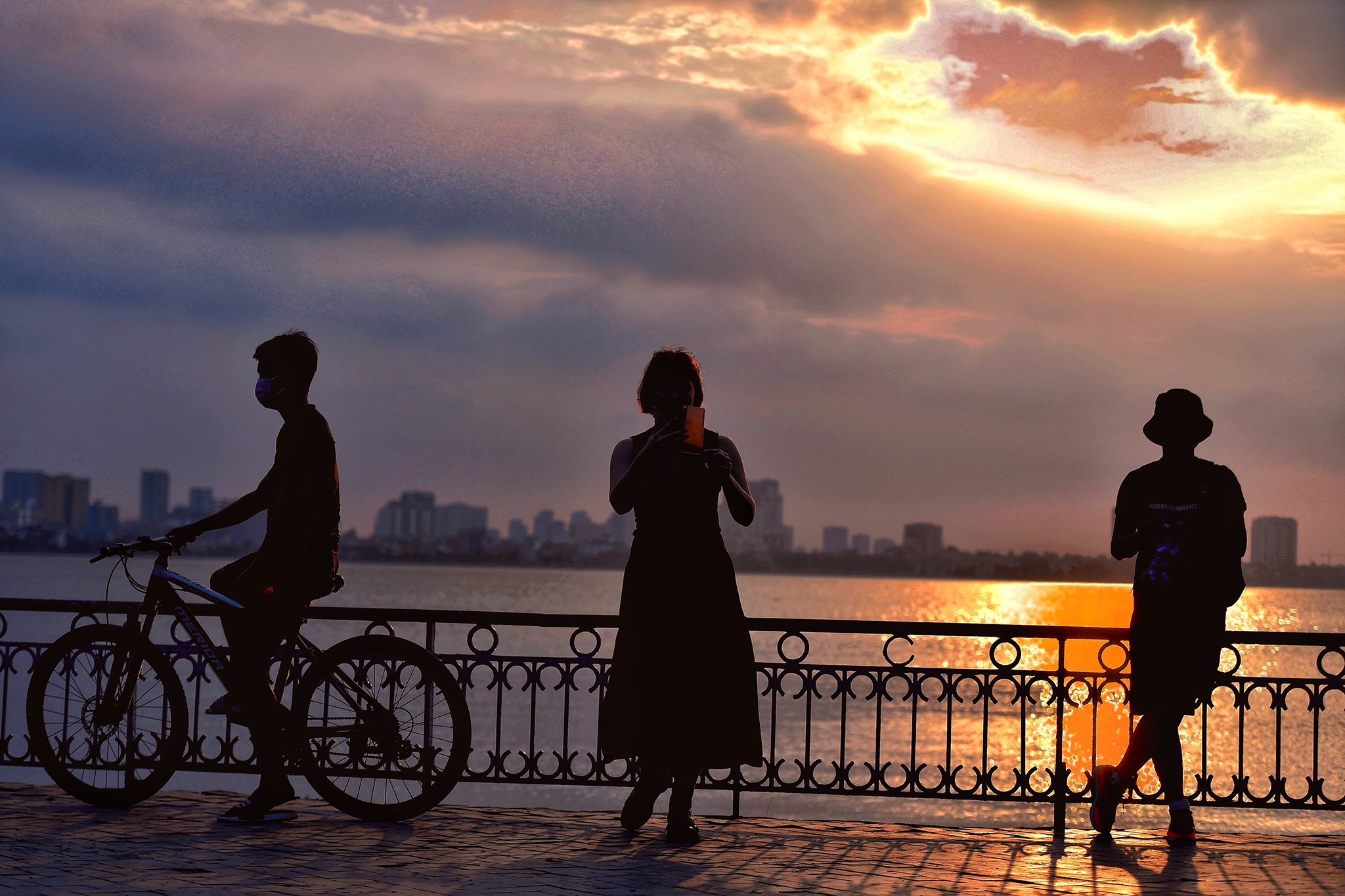 san anh hoang hon ben ho Tay anh 2