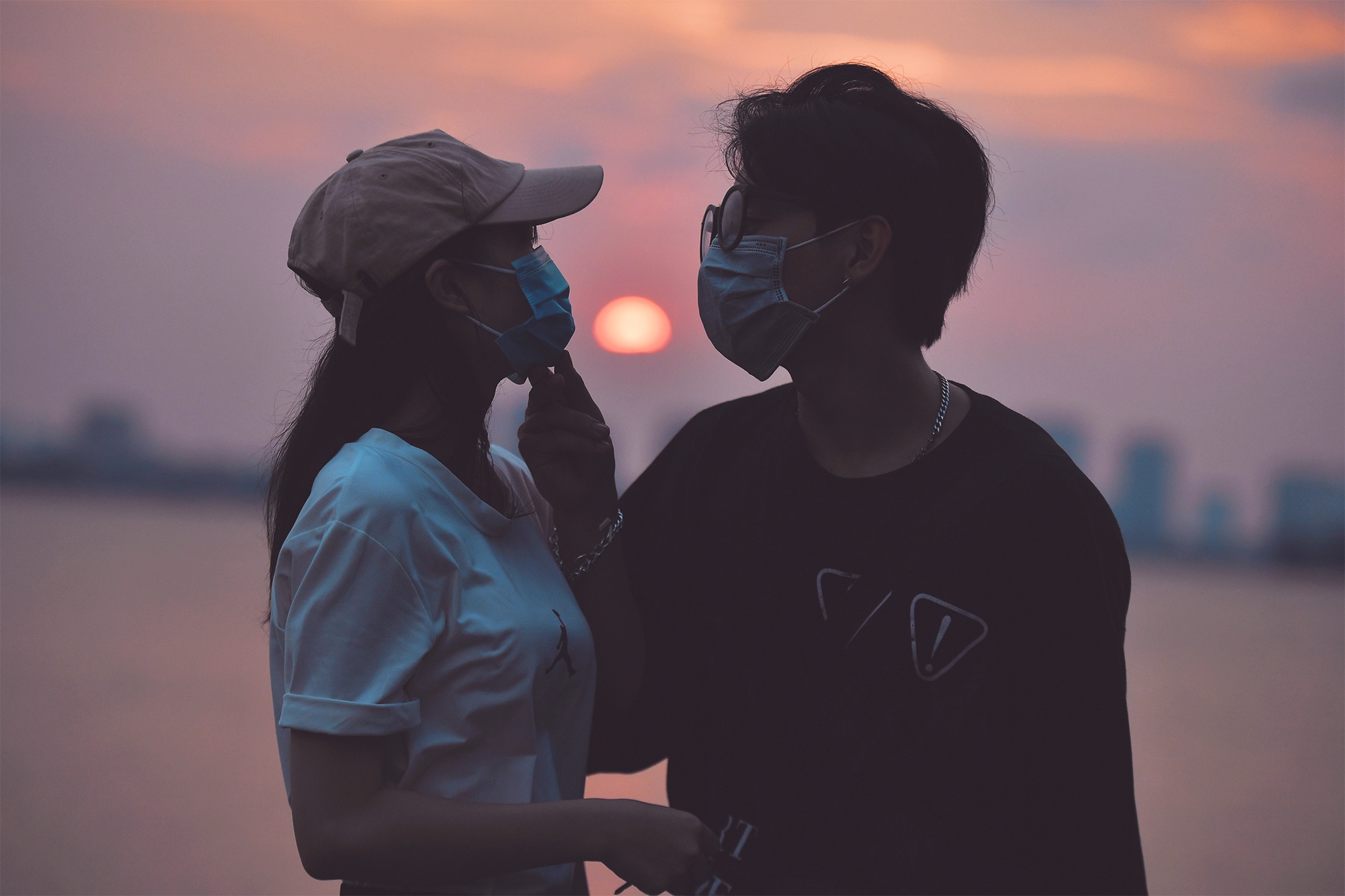 Gioi tre san anh mat troi lan giua dich Covid-19 hinh anh