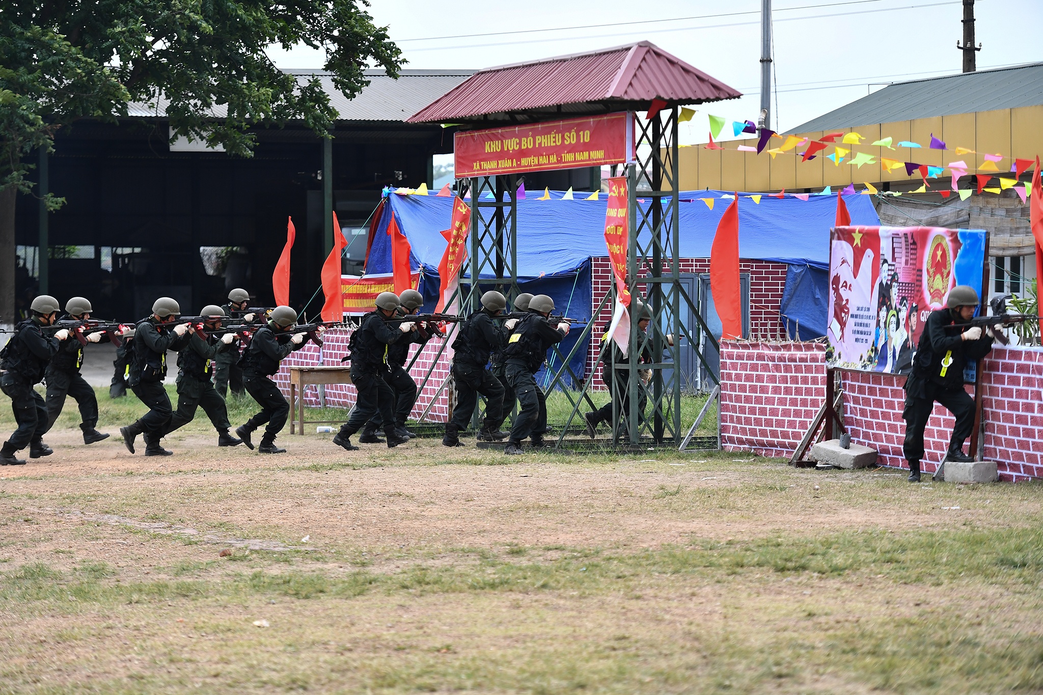 Dien tap bao ve cuoc bau cu anh 53