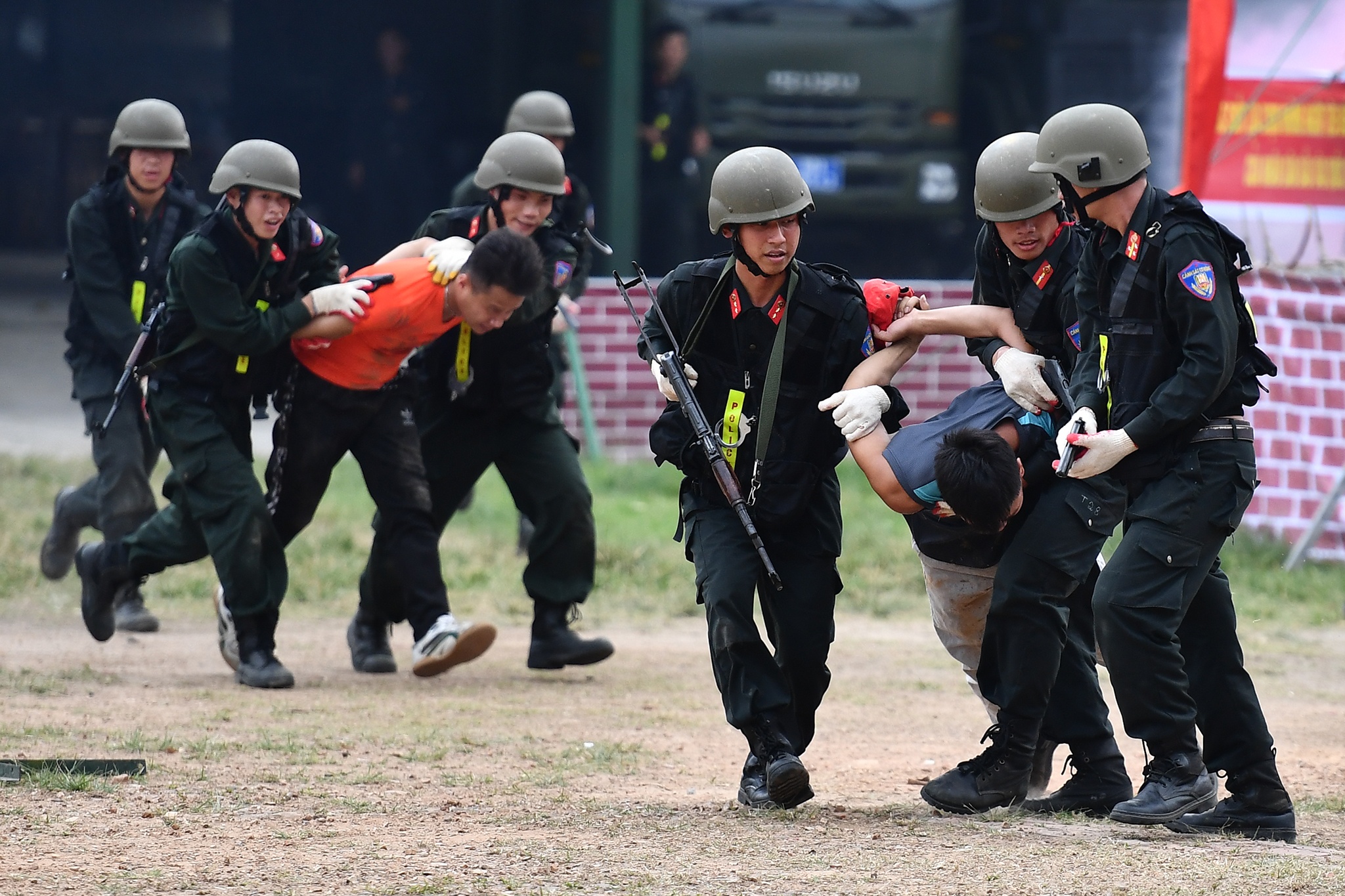 Dien tap bao ve cuoc bau cu anh 55