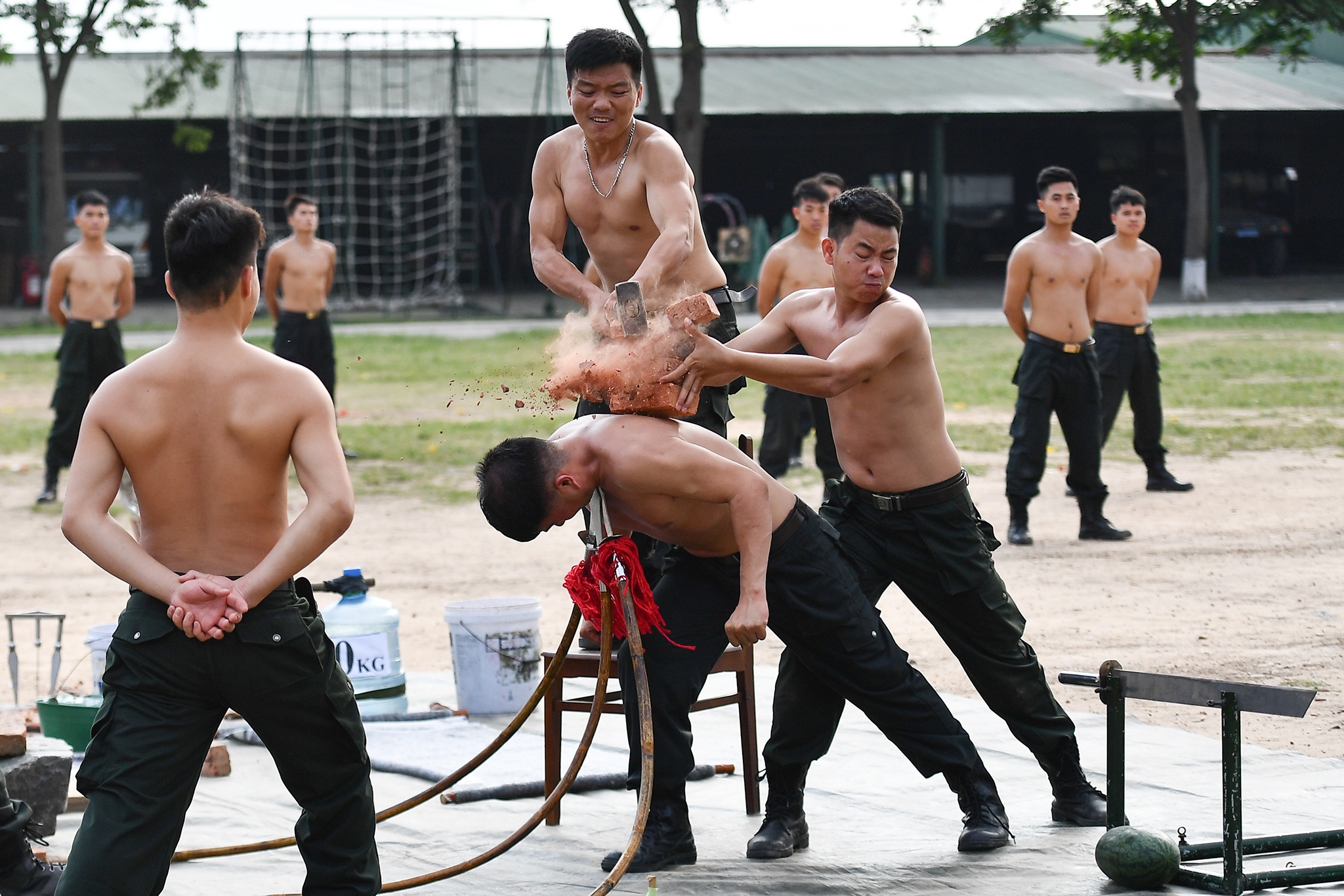 Dien tap bao ve cuoc bau cu anh 32