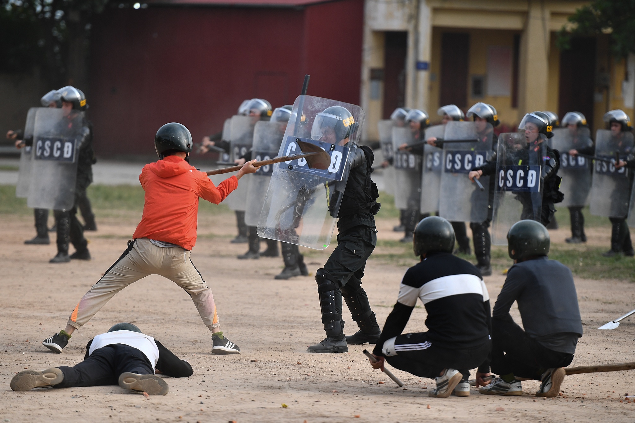 Dien tap bao ve cuoc bau cu anh 25