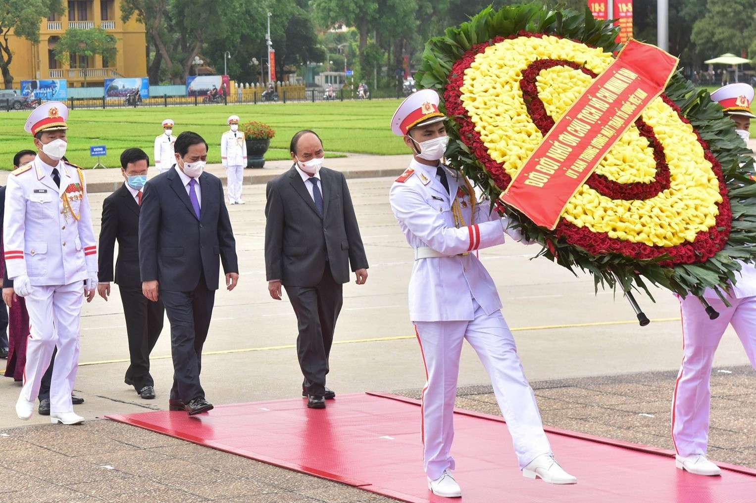 Lanh dao Dang, Nha nuoc vieng Chu tich Ho Chi Minh hinh anh