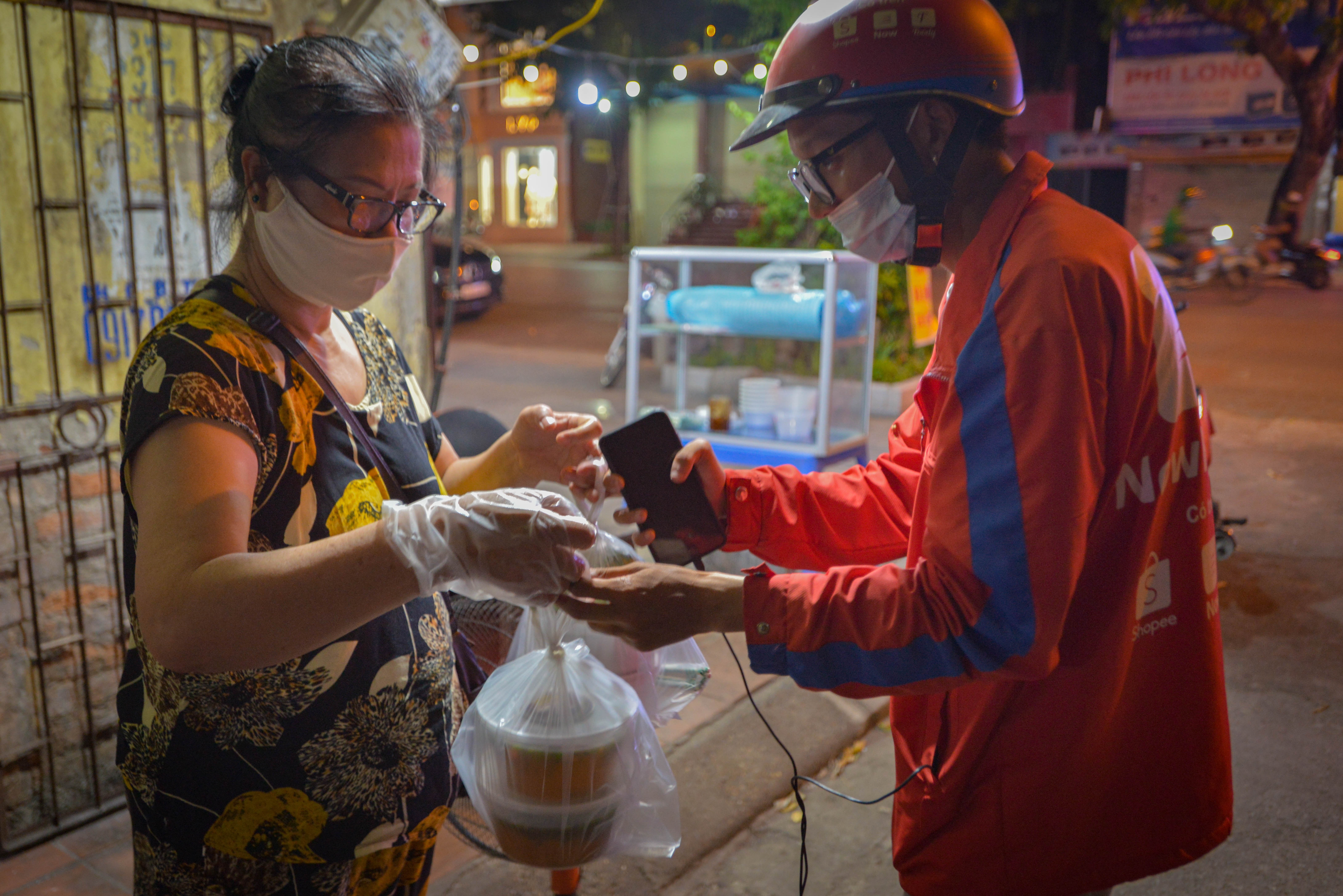 hang ban mang ve o Ha Noi mua dich anh 14