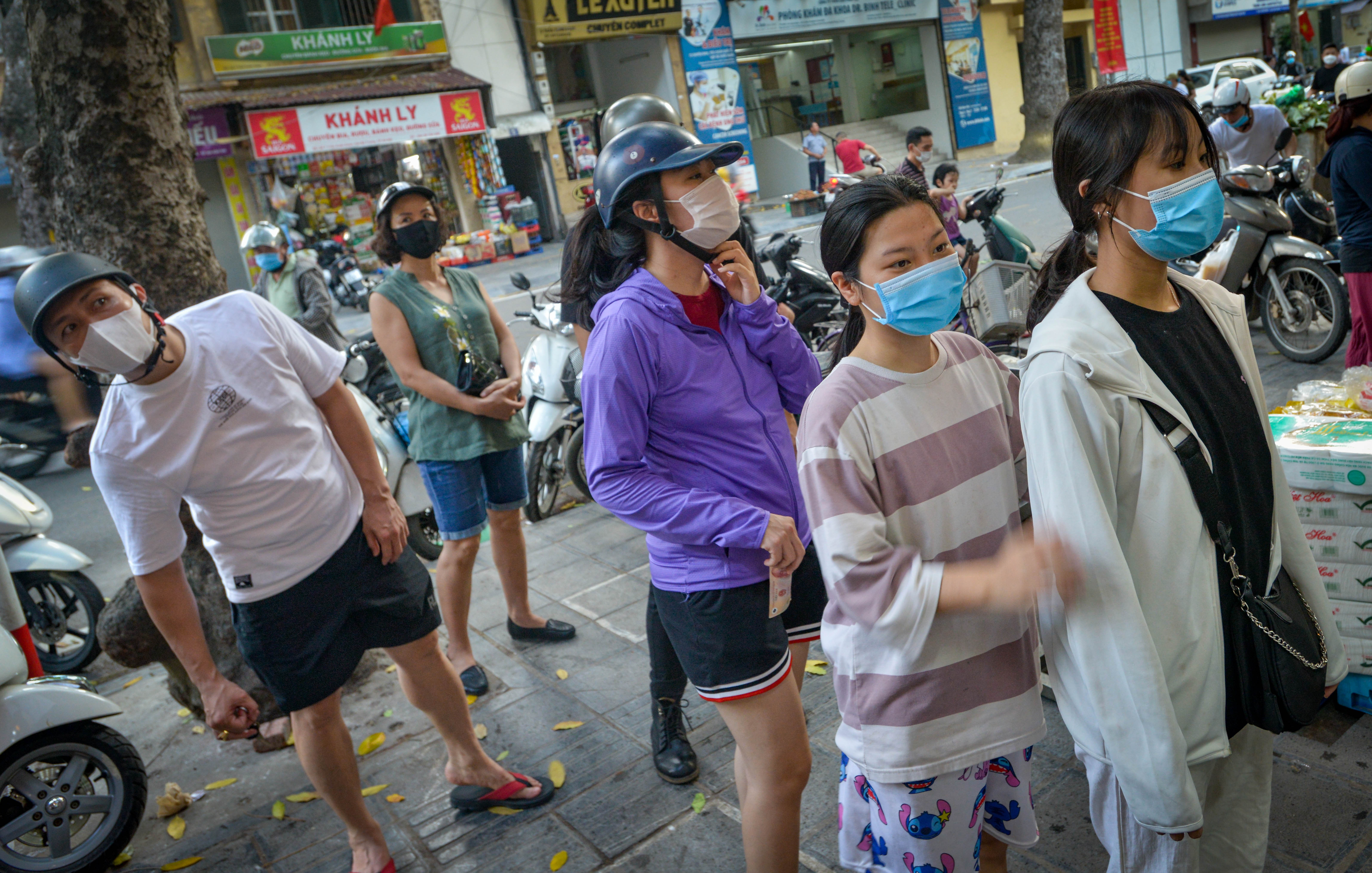 hang ban mang ve o Ha Noi mua dich anh 10