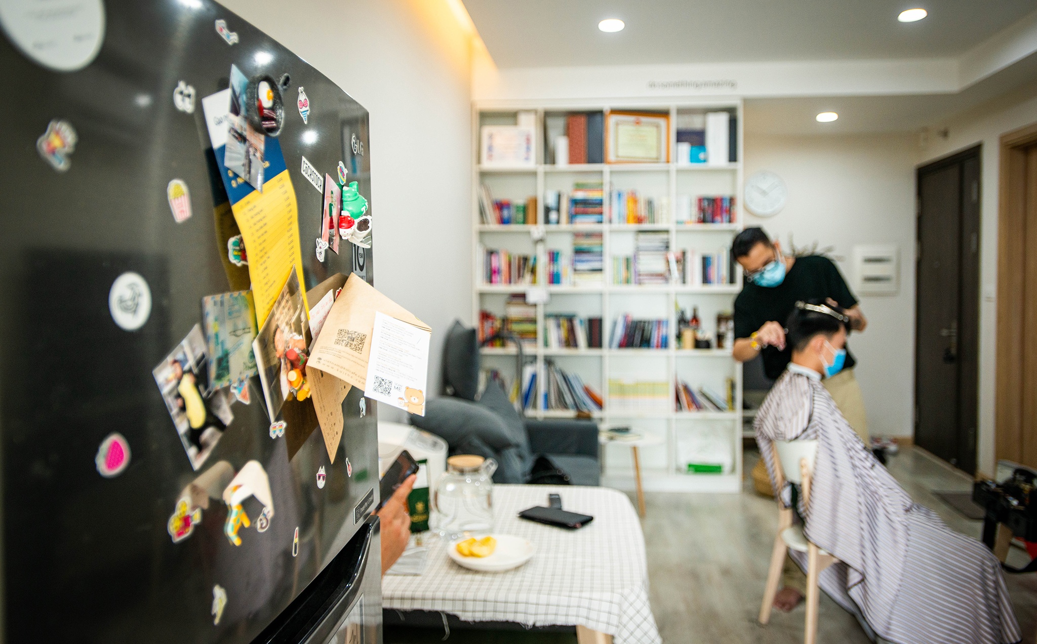 tho cao cat toc tai nha mua dich anh 11