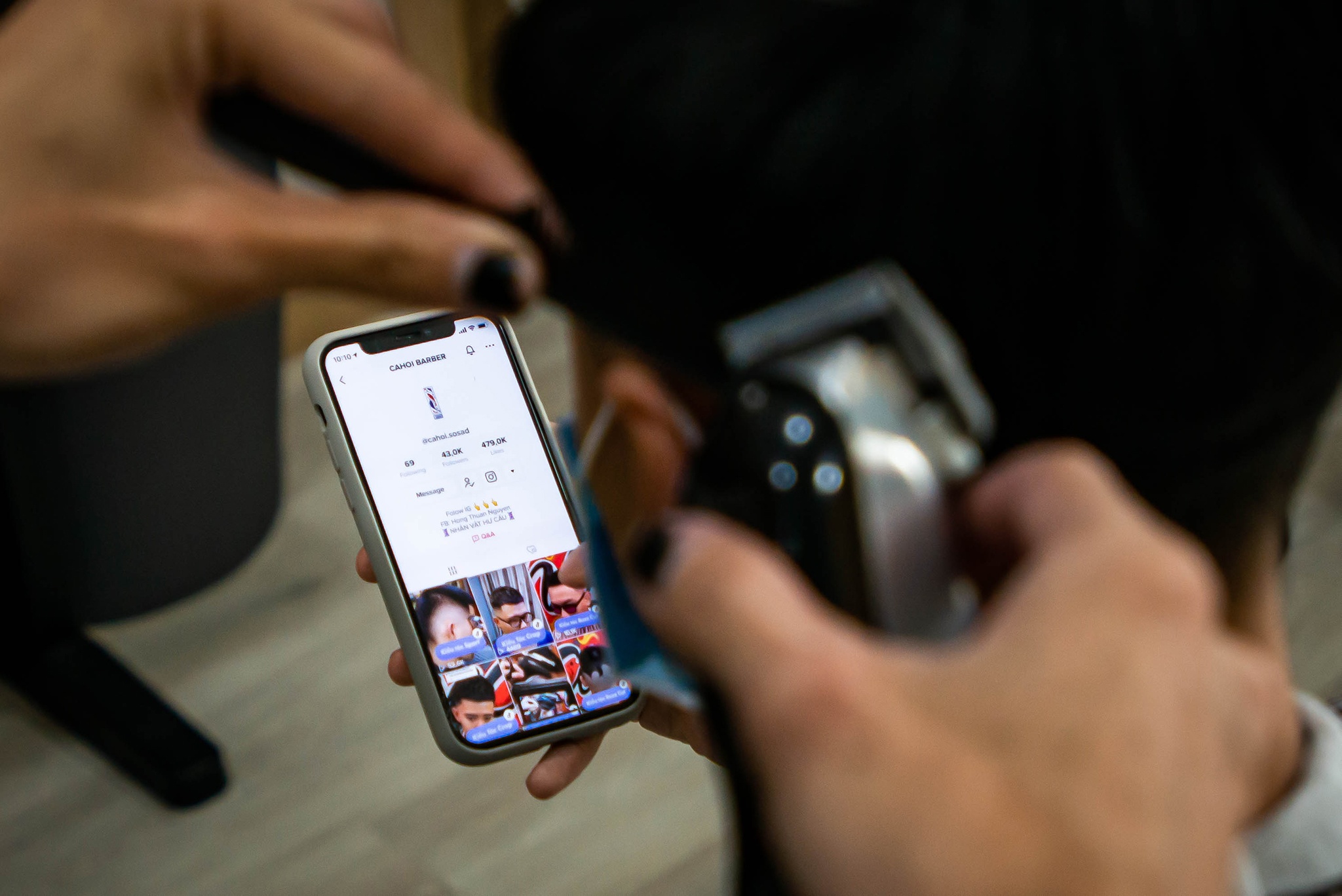 tho cao cat toc tai nha mua dich anh 13