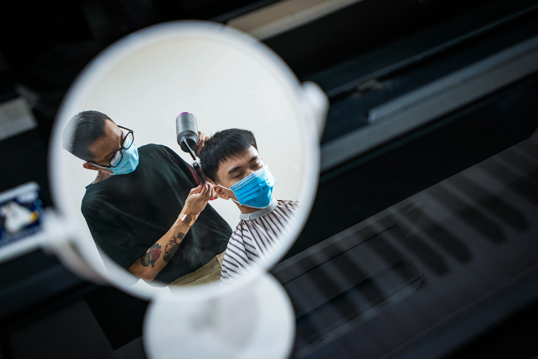 tho cao cat toc tai nha mua dich anh 12