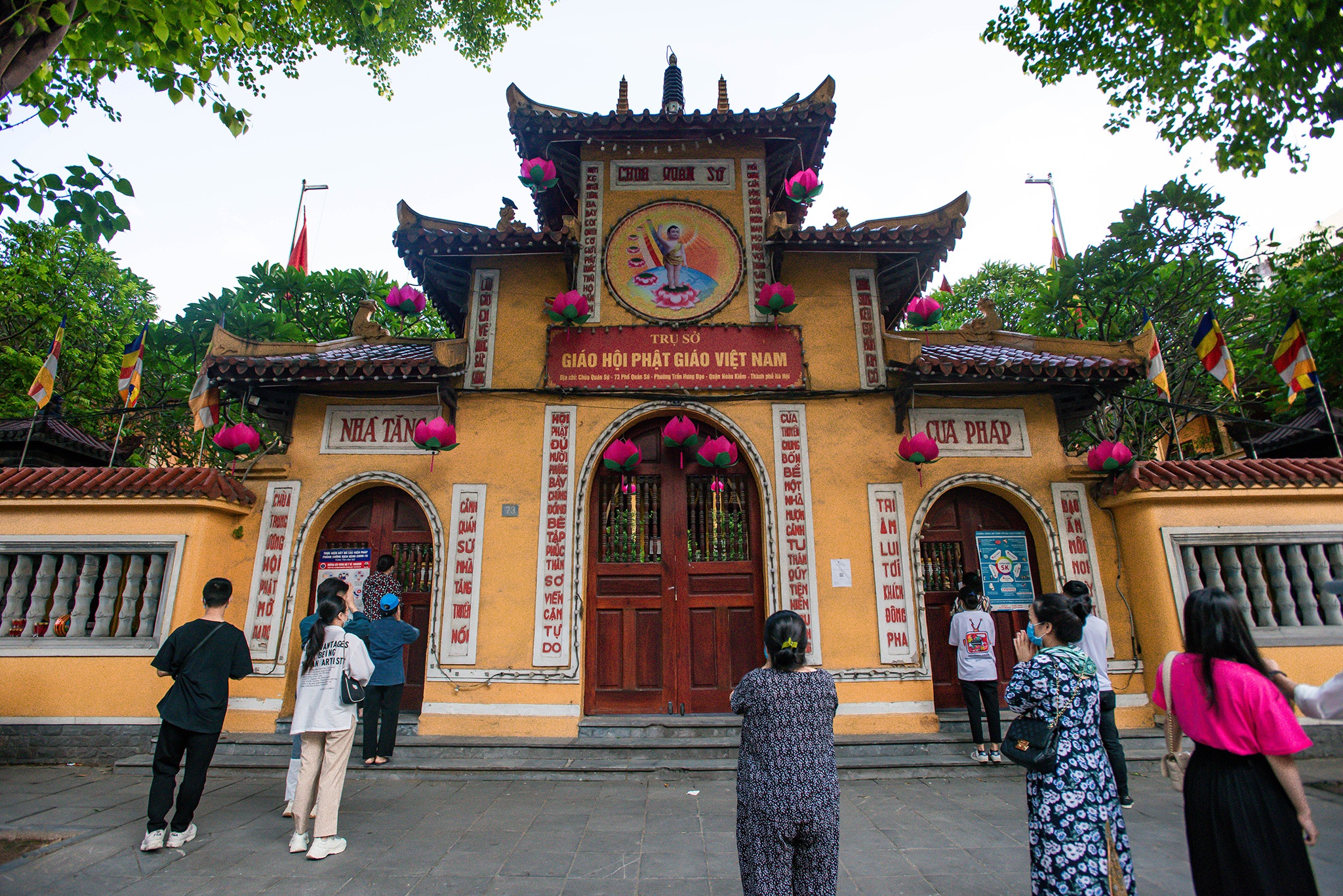 dan di le chua mung 1 o Ha Noi anh 1