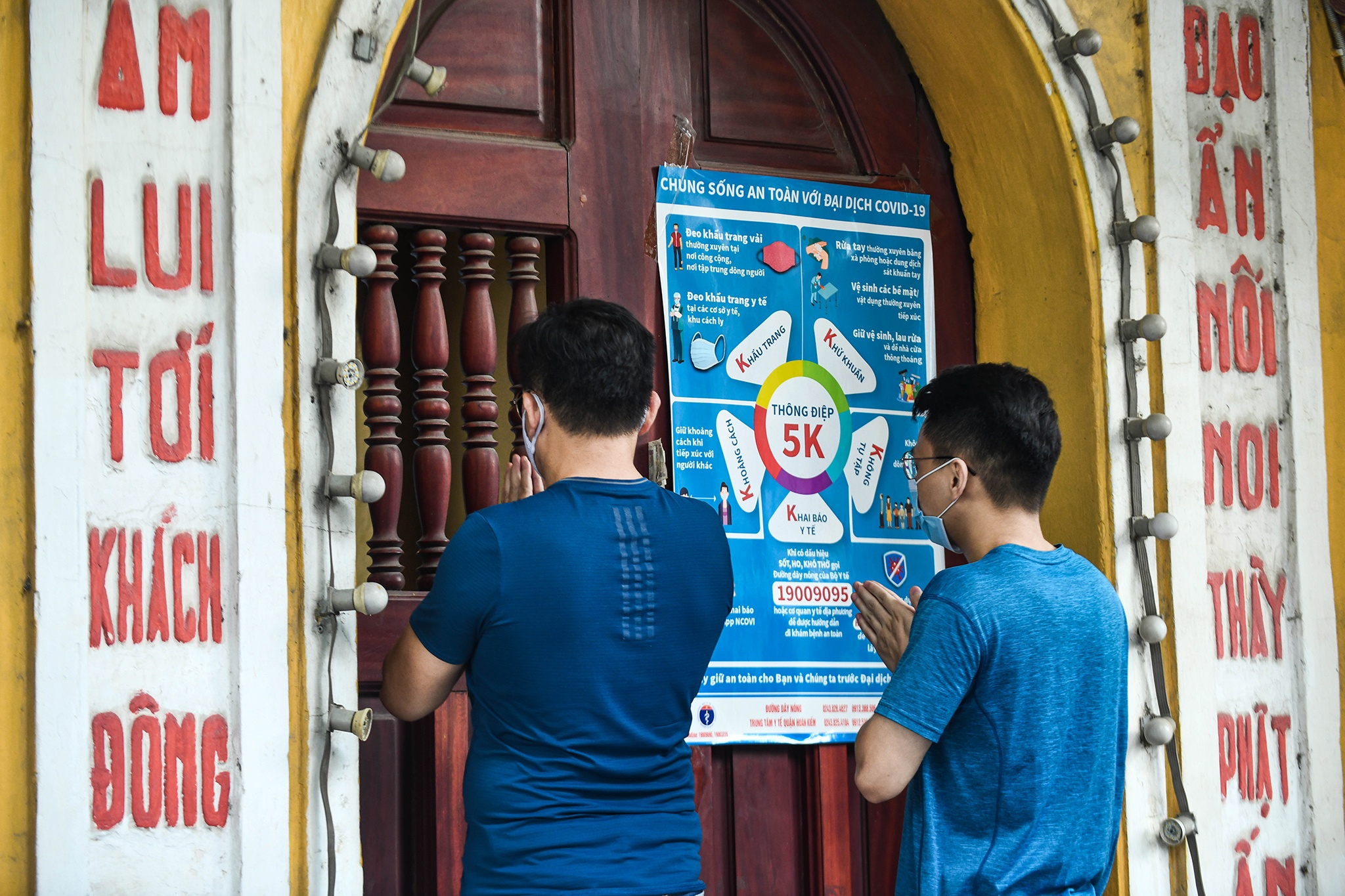 dan di le chua mung 1 o Ha Noi anh 2