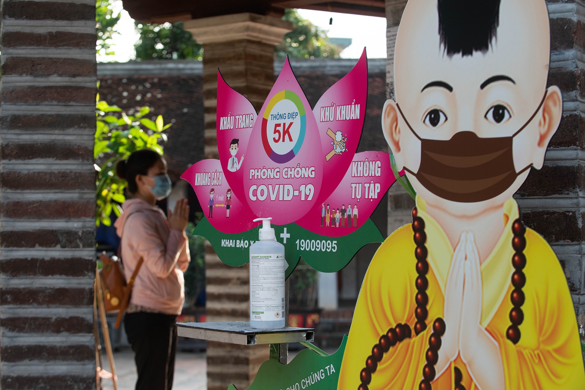 dan di le chua mung 1 o Ha Noi anh 12