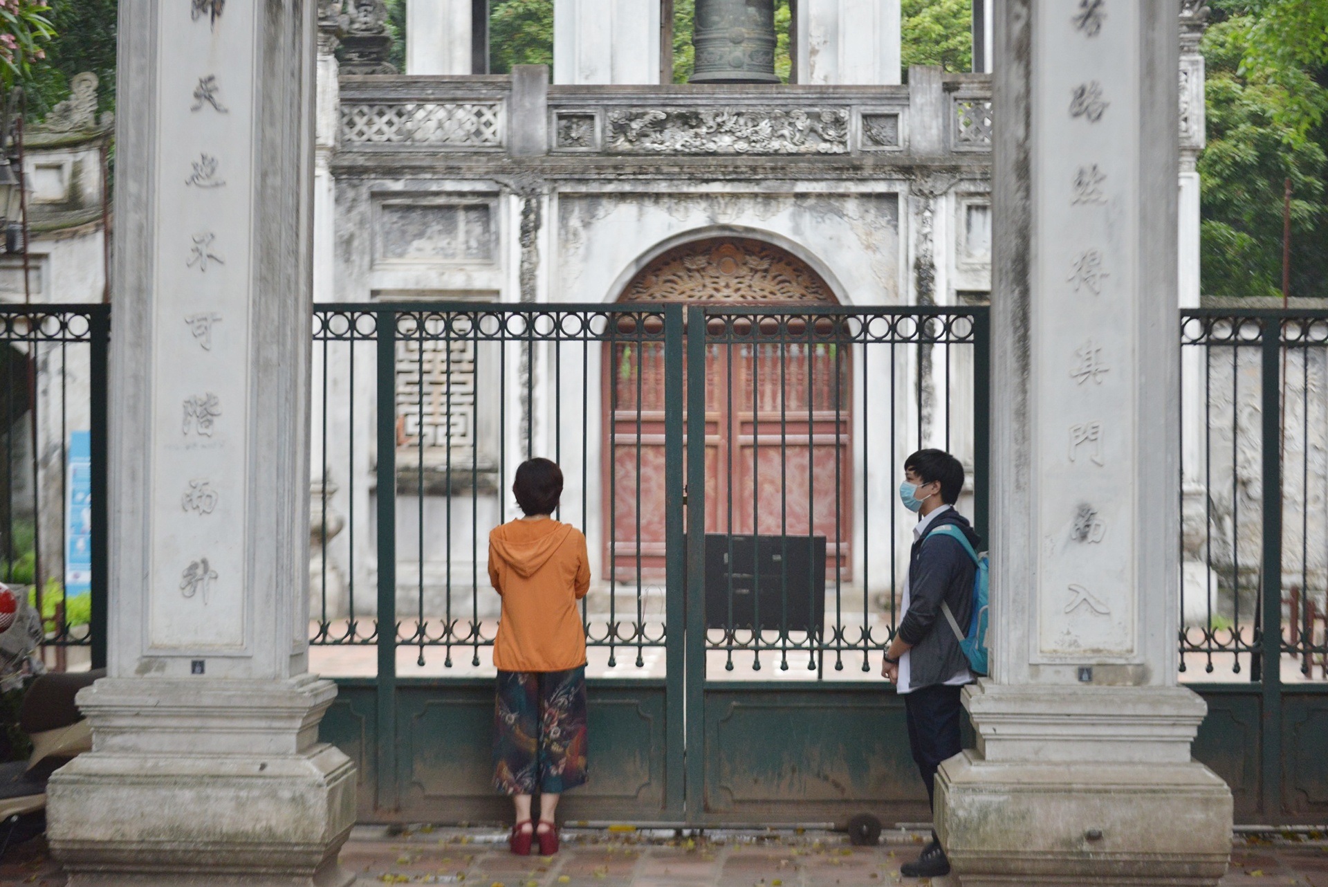 học trò đi lễ cầu may trước ngày thi vào 10 ảnh 1 hoc tro di le cau may truoc ngay thi vao 10 anh 1