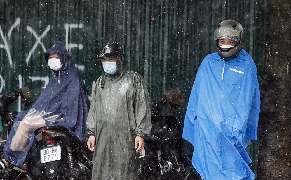 Hinh anh xuc dong ngay cuoi ky thi vao lop 10 o Ha Noi hinh anh