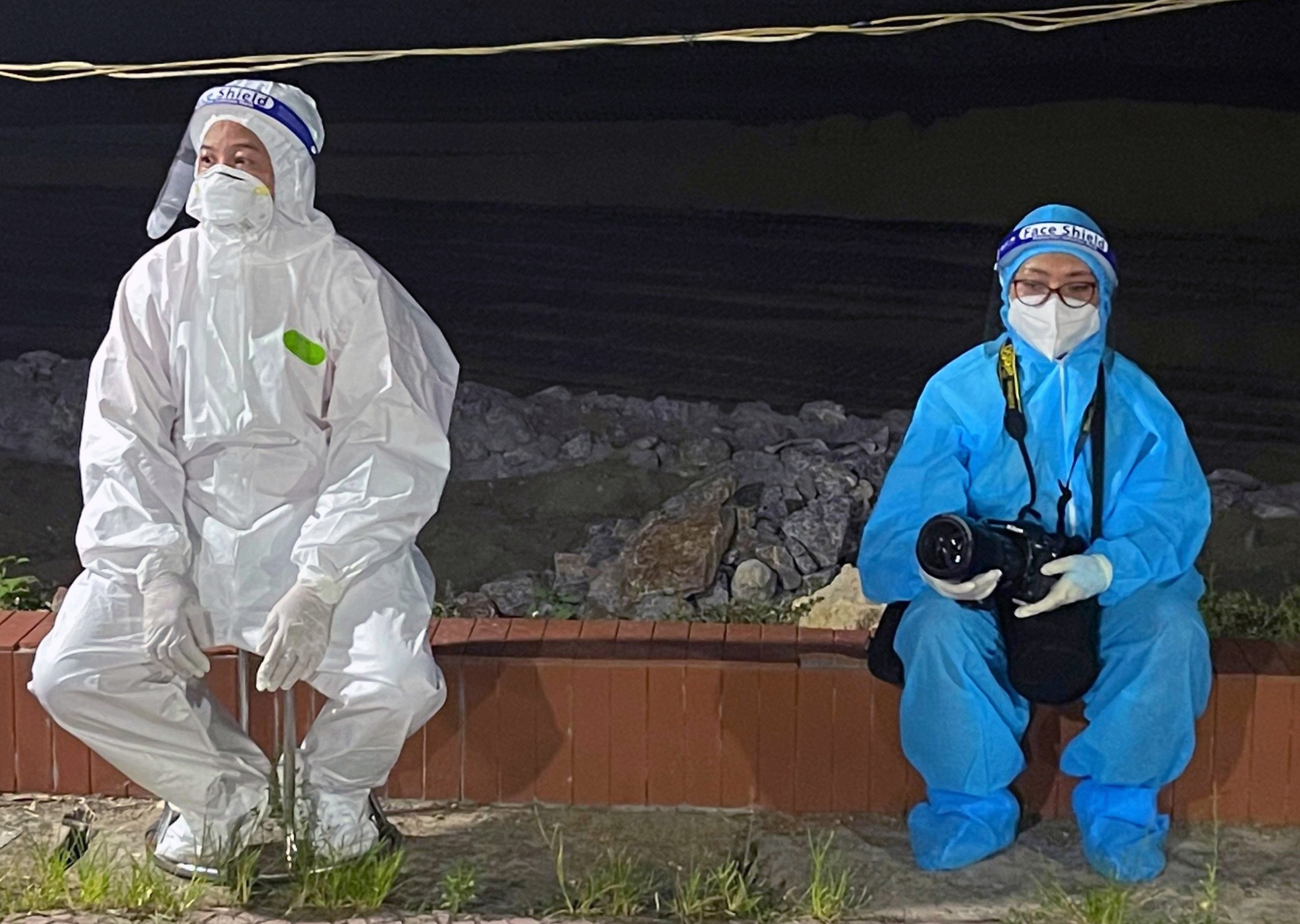 Phong vien anh Zing tai cac diem nong dot dich Covid-19 hinh anh