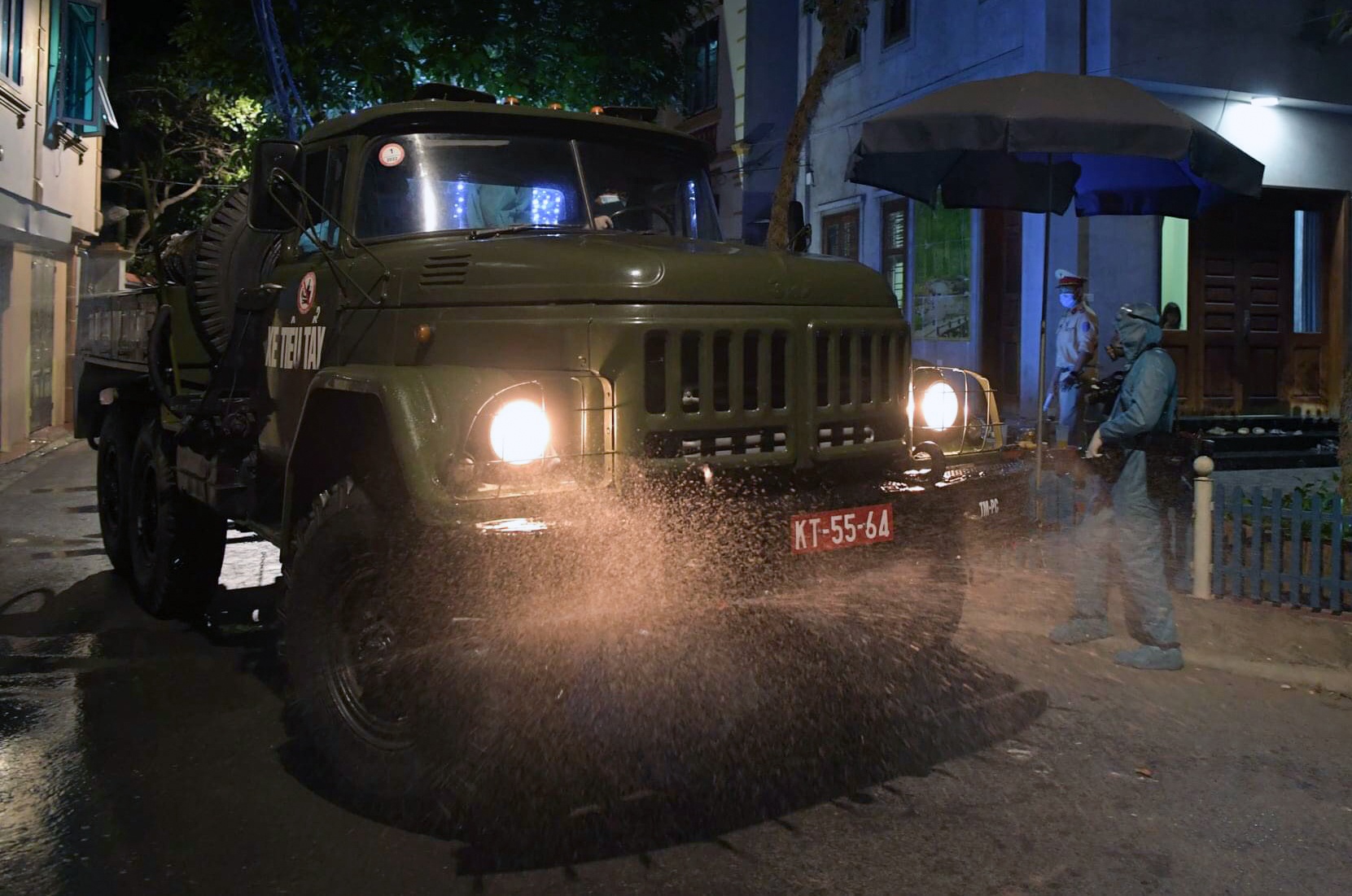 phong vien anh tac nghiep anh 6