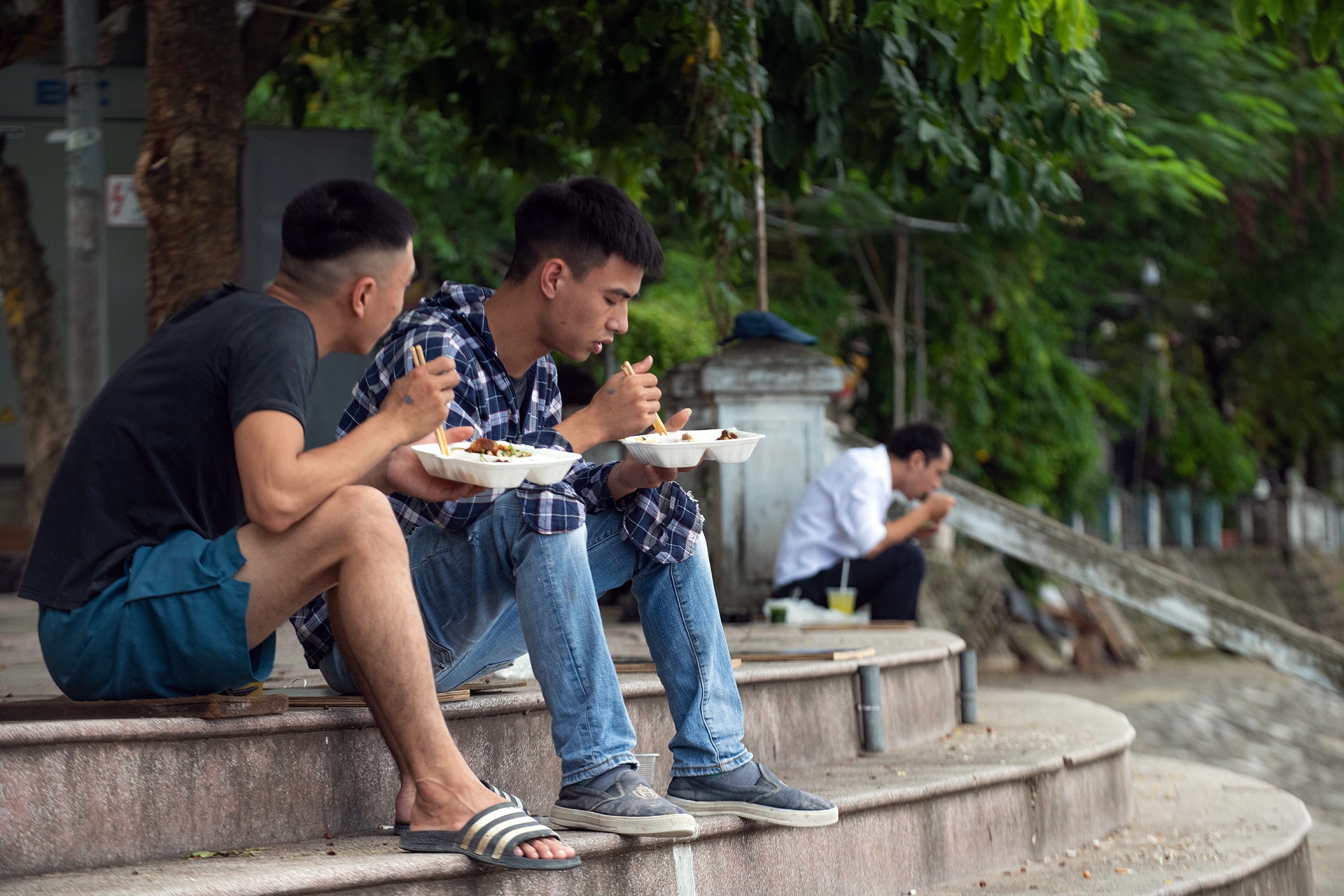 an trua bo bui ngay gian cach anh 11