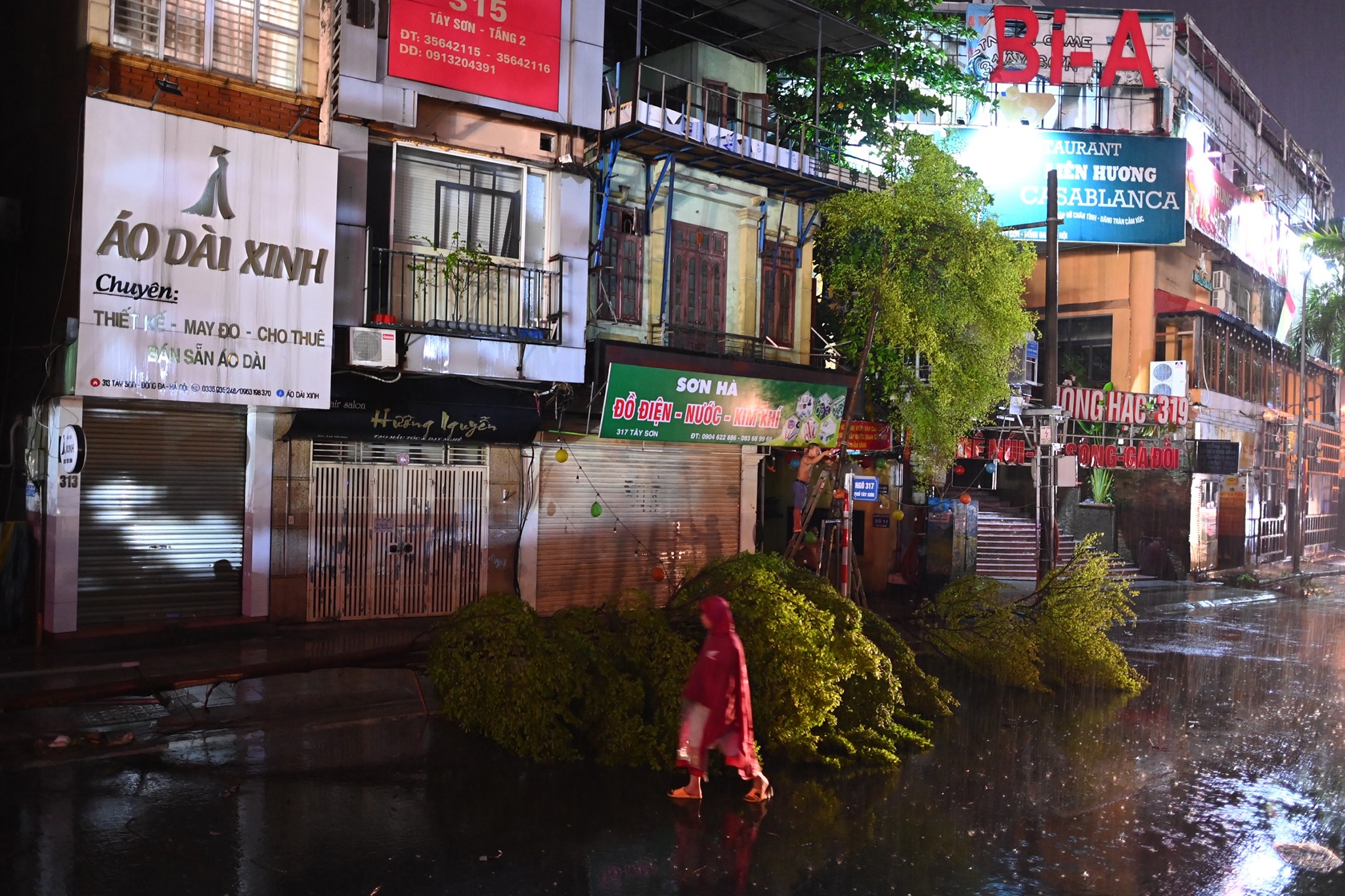 mua lon cay do ngap lut o Ha Noi anh 6