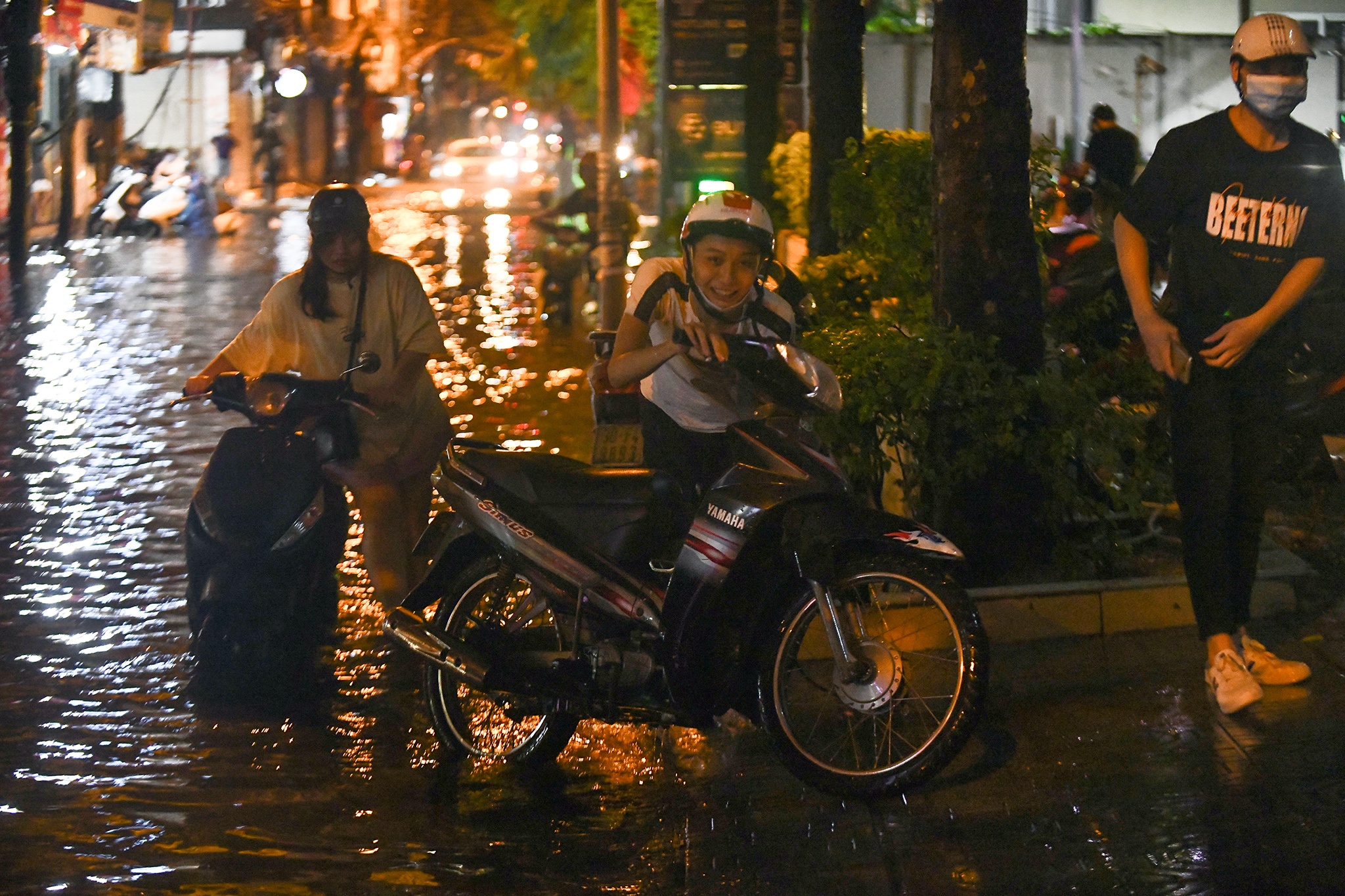 mua lon dan khong kip tro tay anh 12