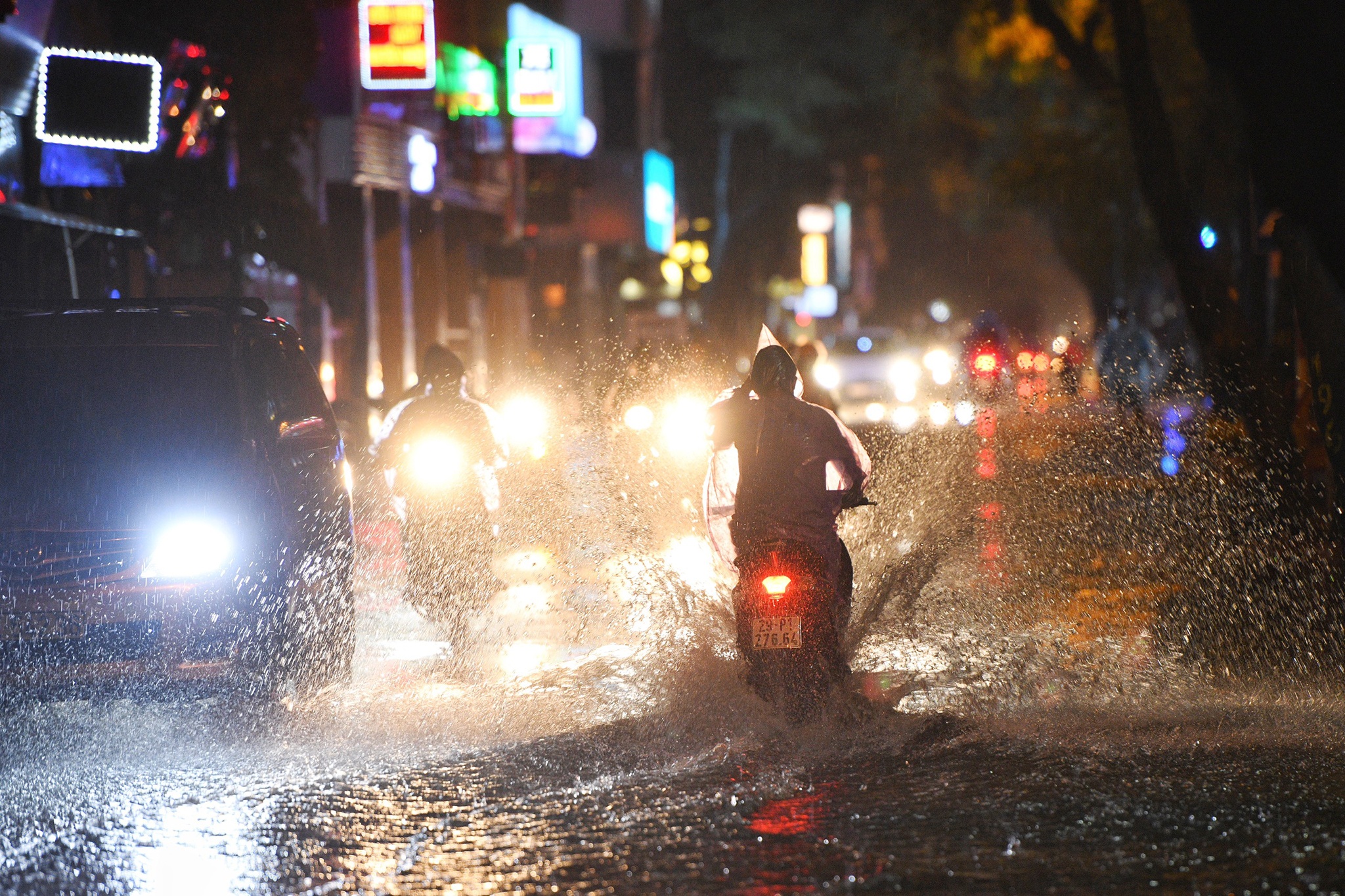 mua lon cay do ngap lut o Ha Noi anh 2