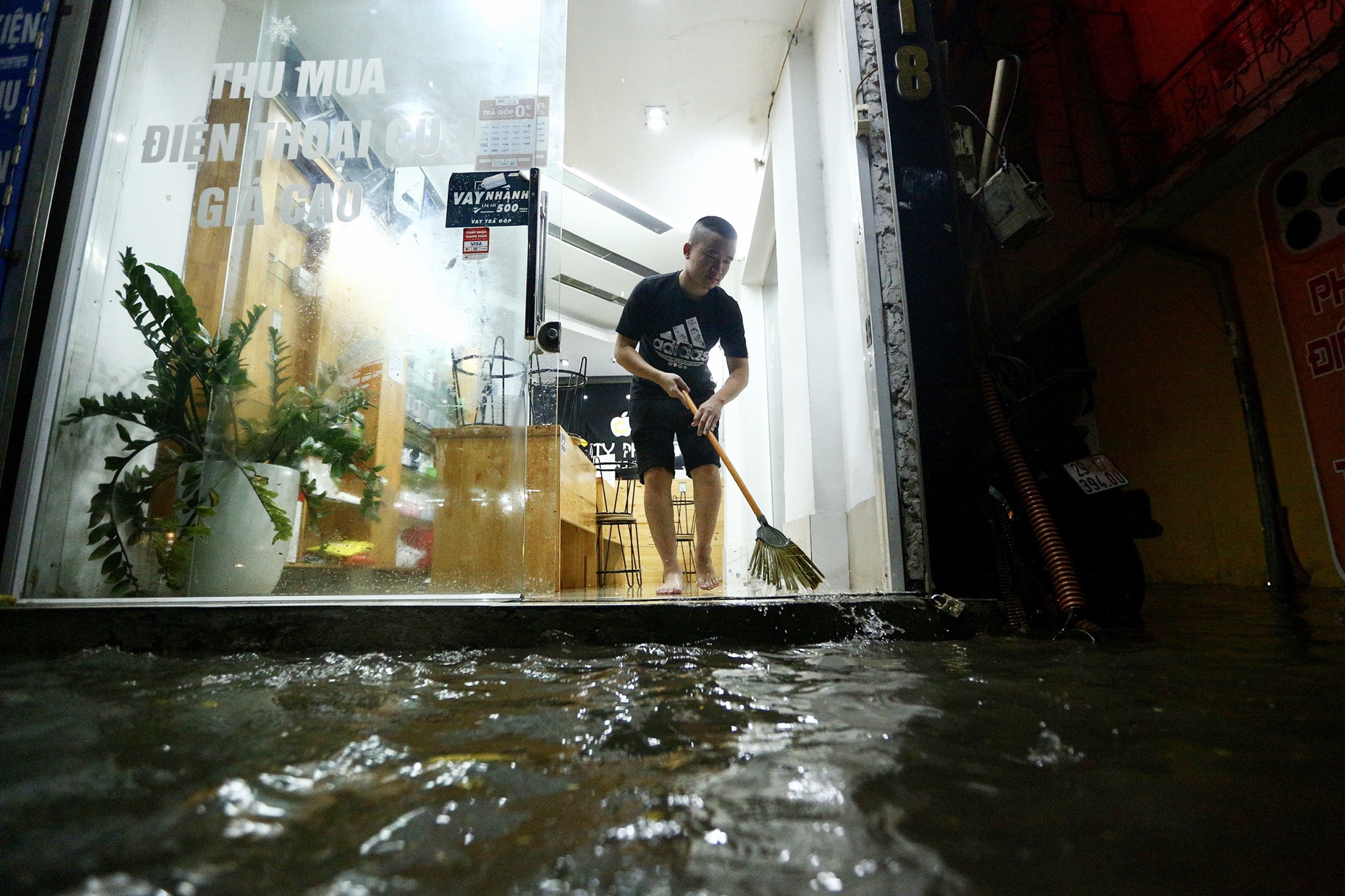 mua lon dan khong kip tro tay anh 4