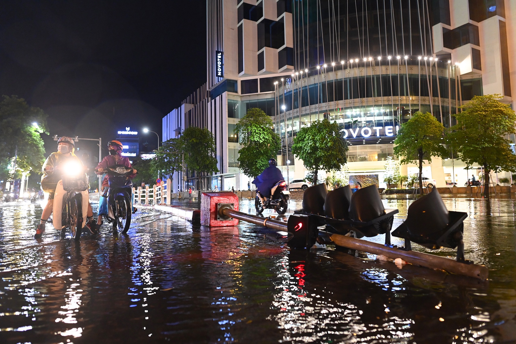 mua lon cay do ngap lut o Ha Noi anh 11