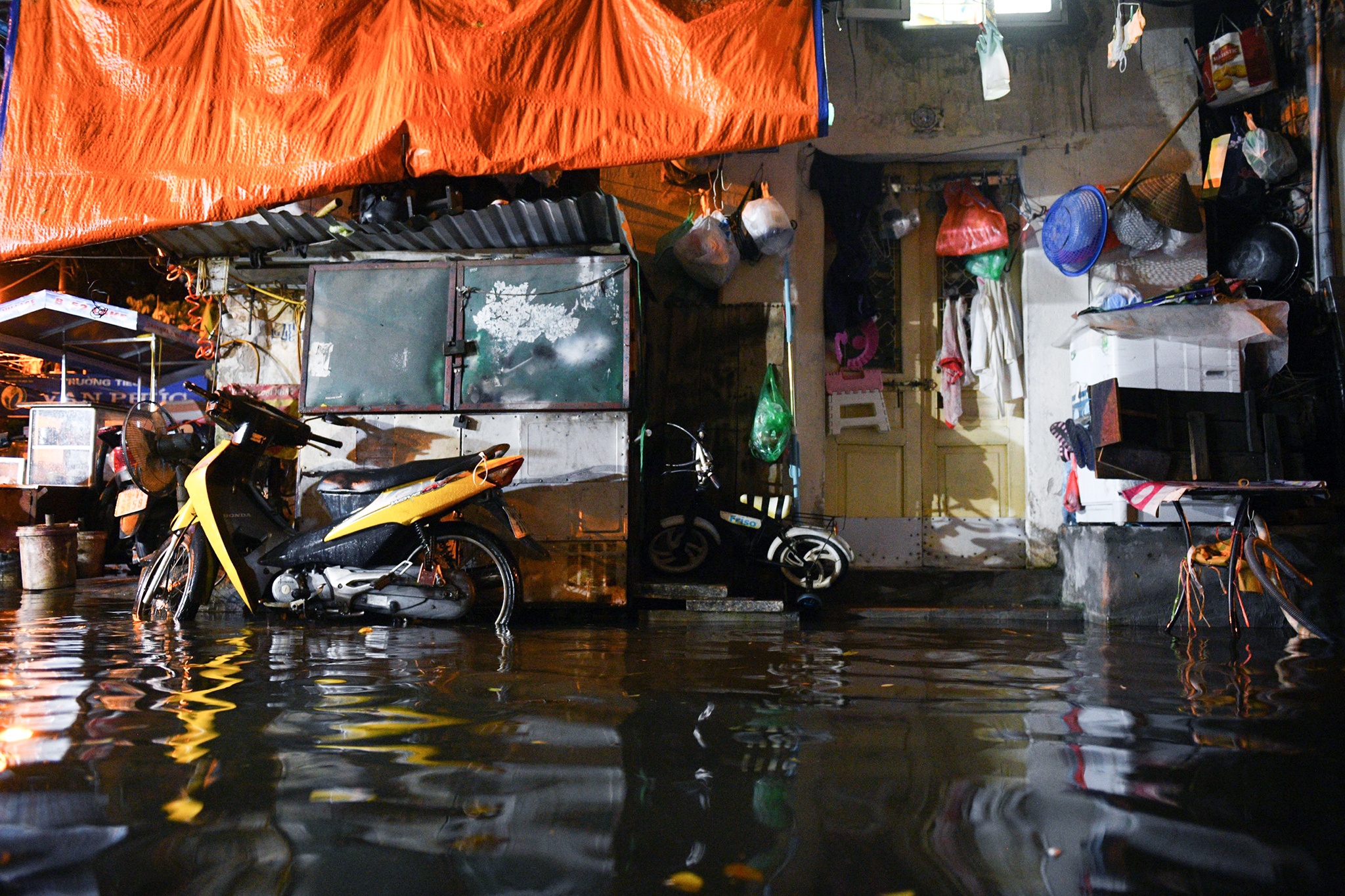 mua lon cay do ngap lut o Ha Noi anh 5