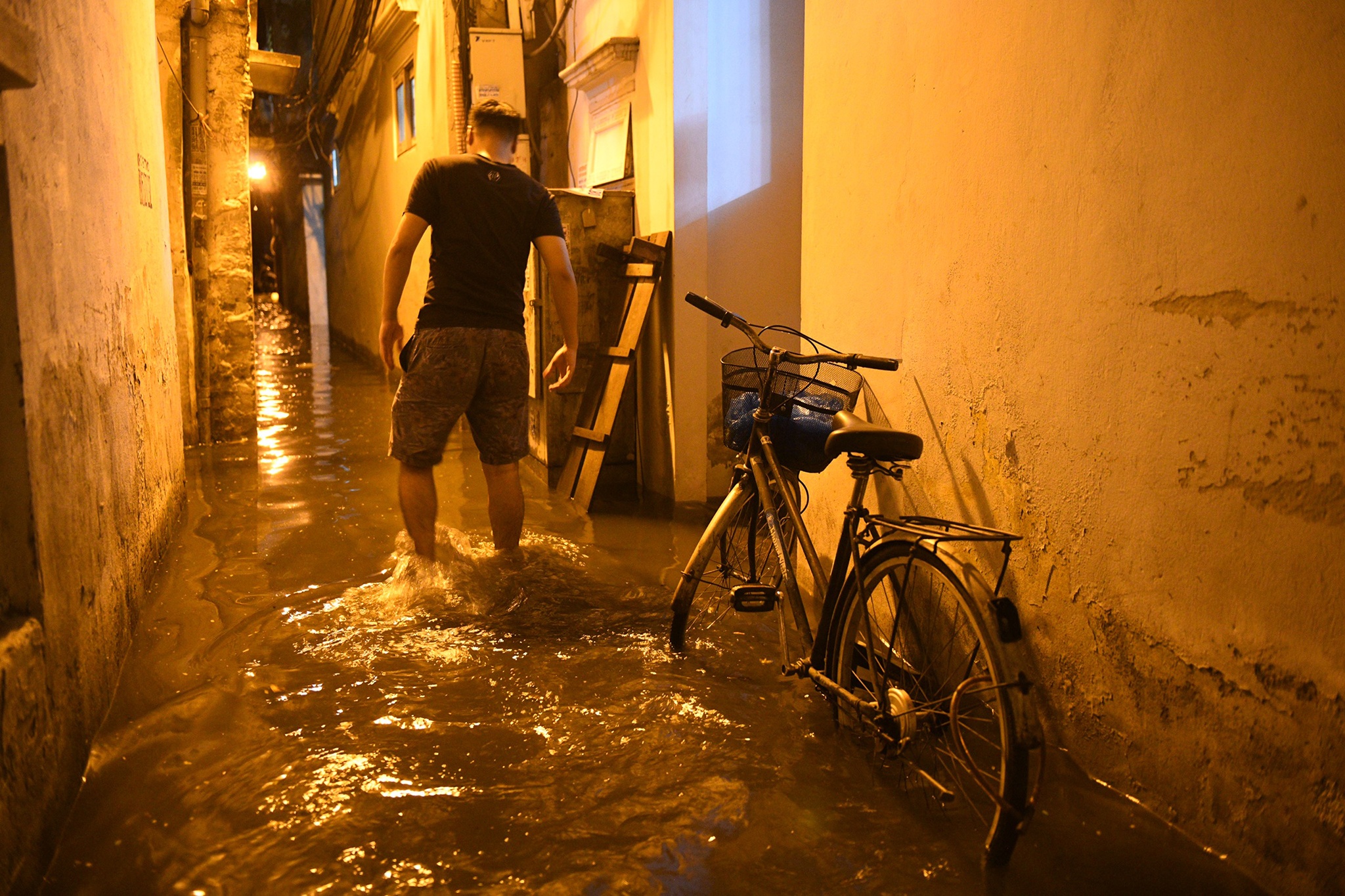 mua lon dan khong kip tro tay anh 9