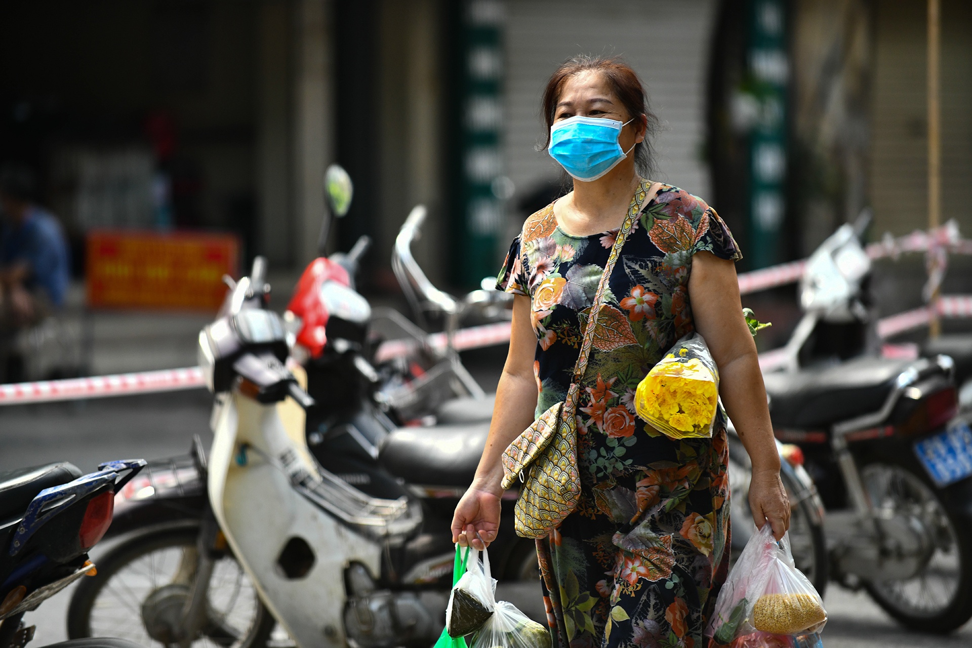 mua sam do le ram thang bay anh 7