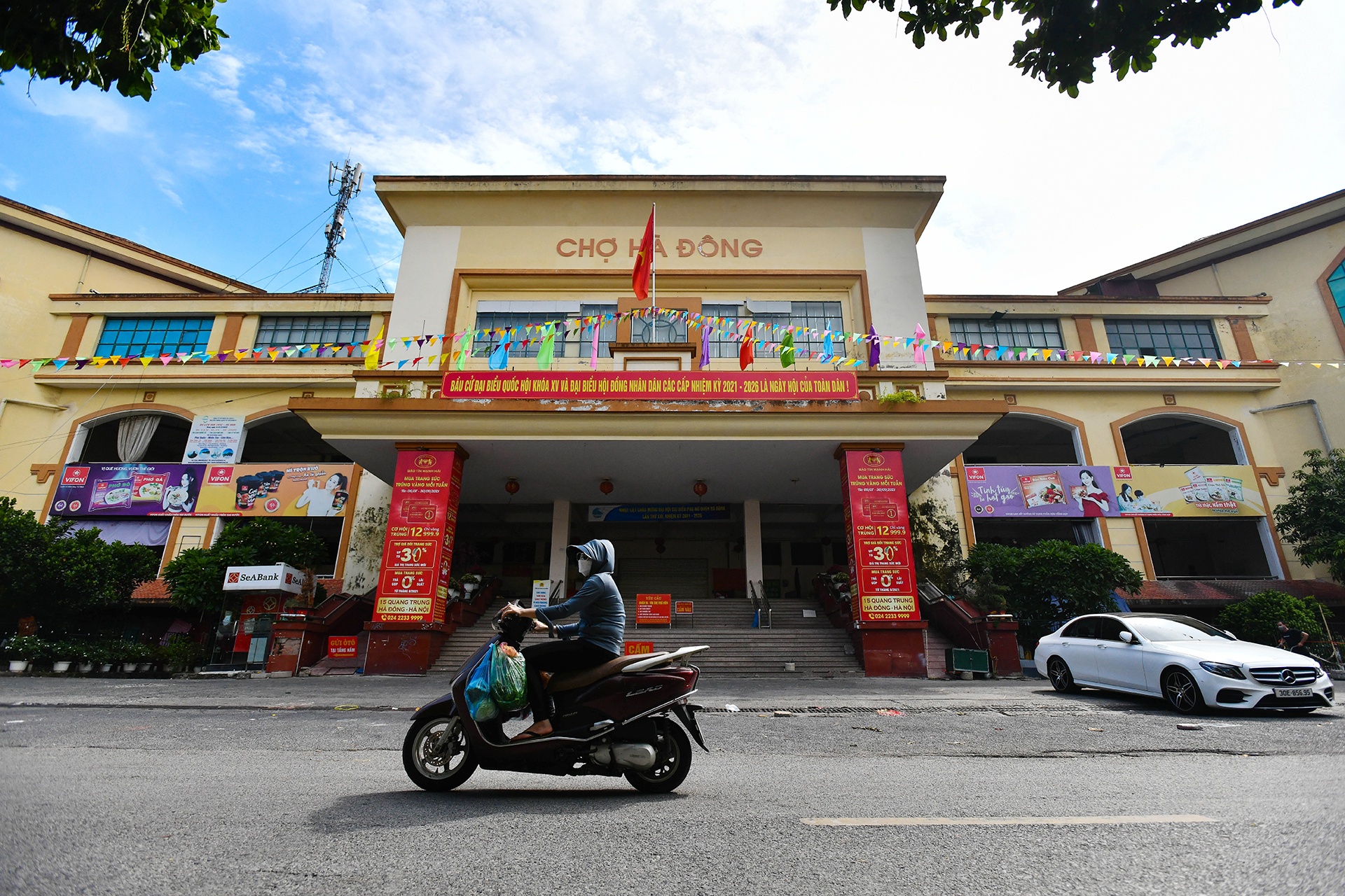 mua sam do le ram thang bay anh 1