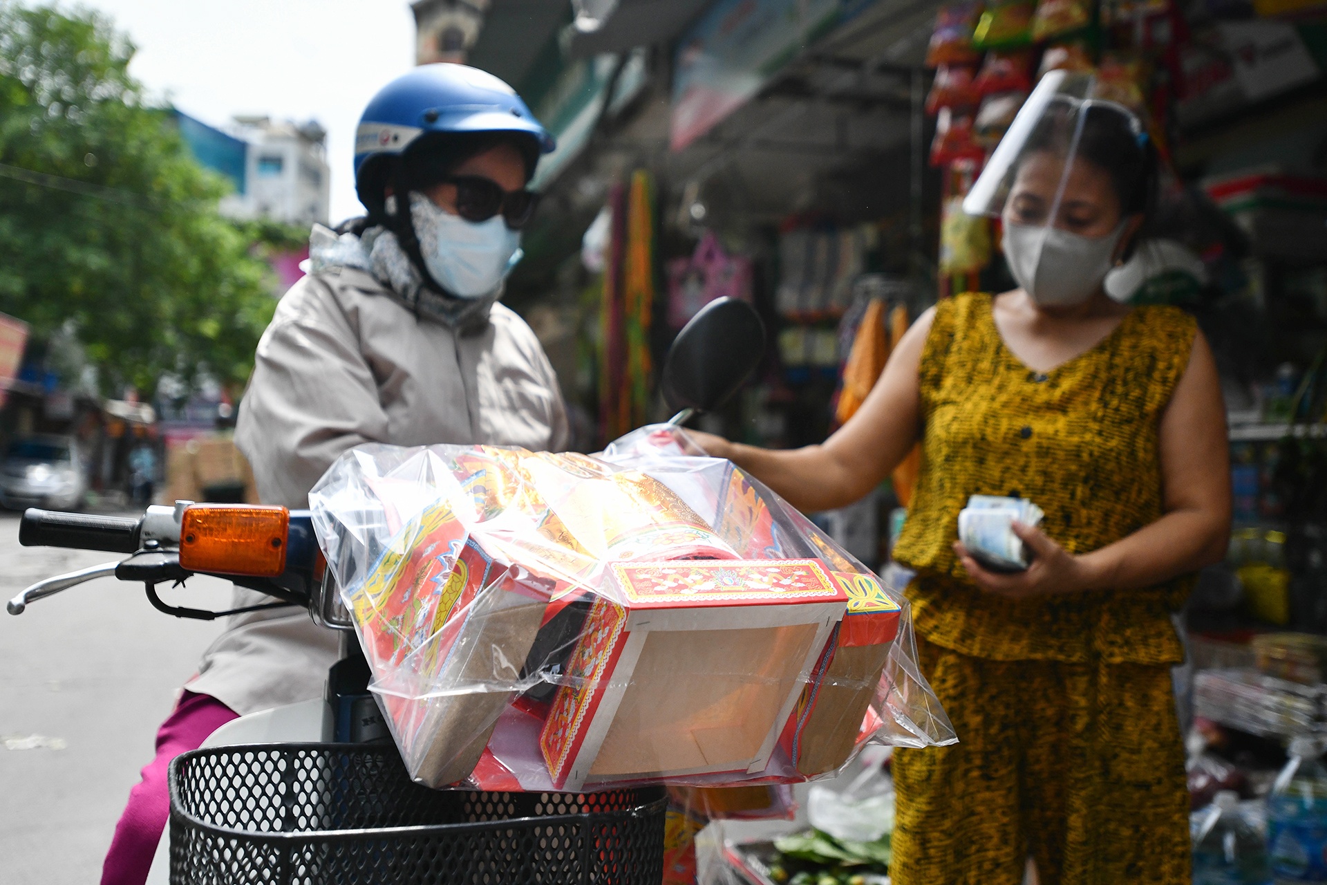 mua sam do le ram thang bay anh 9