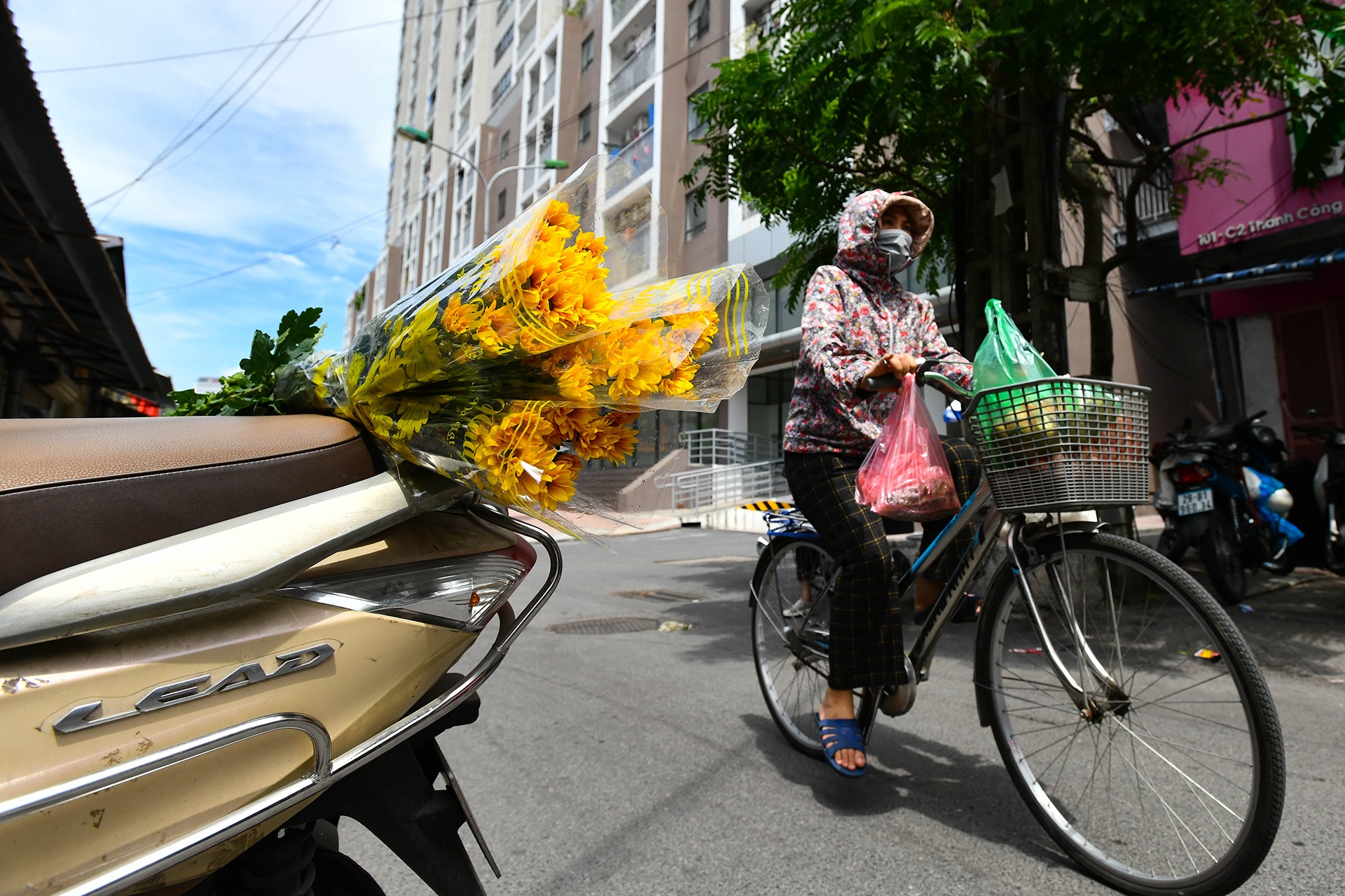 mua sam do le ram thang bay anh 3