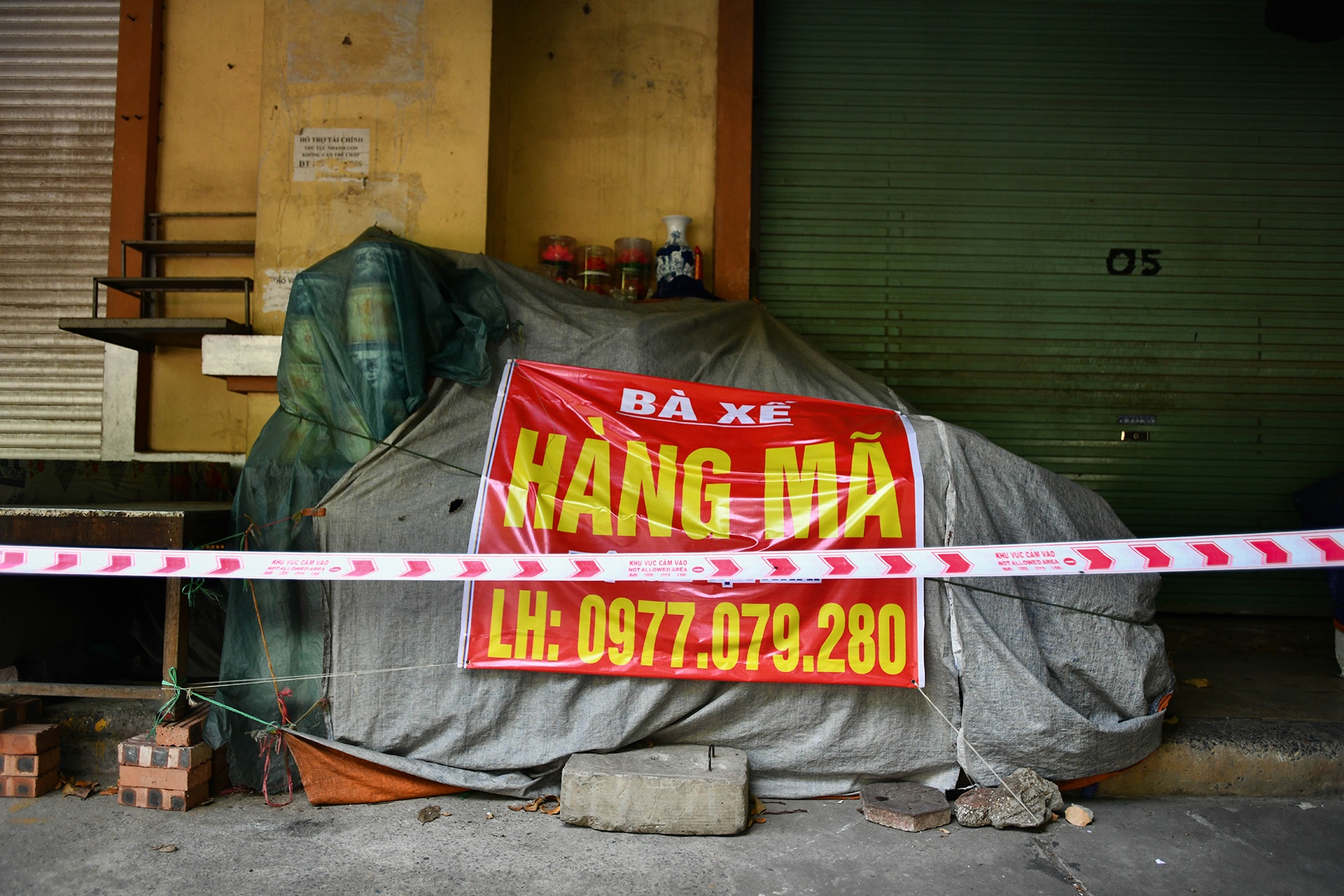 mua sam do le ram thang bay anh 4