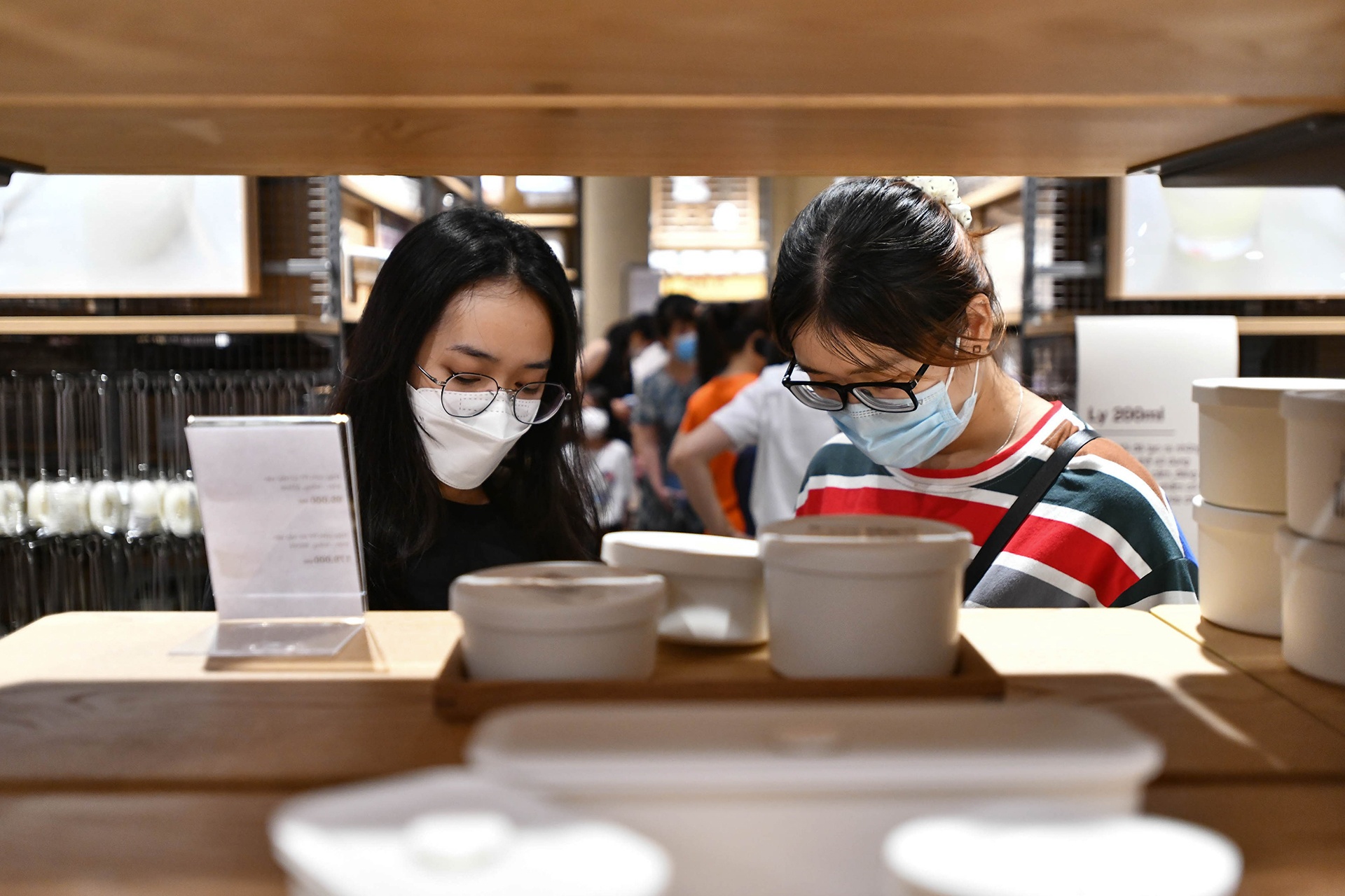 mua sam dong duc giua dich benh anh 11